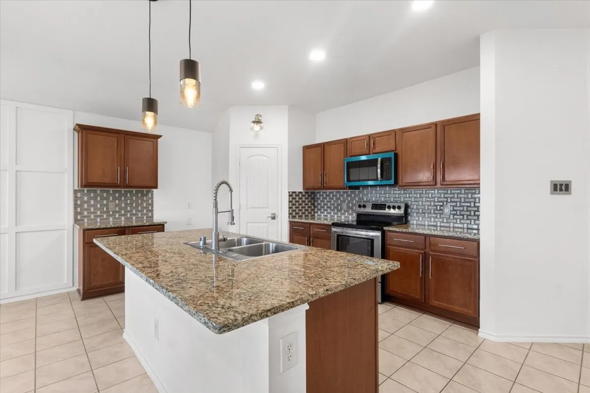Single Family Residence For Rent in Collin County , 803 Quartz Trail, Princeton, Texas 75407, 4 Bedroom, 2 Bathroom, 2 Garage spaces, 1,587 Sqft, built in 2017, mls#21255211, Real Estate Agent in Princeton, Homes For Rent in Collin county, Homes For Rent in Princeton, Realtor in Princeton Texas, Real Estate Brokerage Independent Realty Texas, Luminita Cordes Realtor
