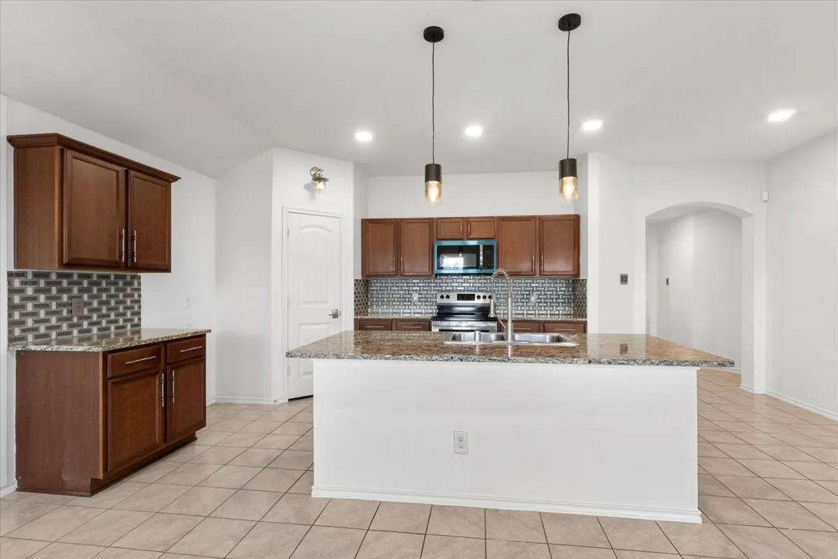 Single Family Residence For Rent in Collin County , 803 Quartz Trail, Princeton, Texas 75407, 4 Bedroom, 2 Bathroom, 2 Garage spaces, 1,587 Sqft, built in 2017, mls#21255211, Real Estate Agent in Princeton, Homes For Rent in Collin county, Homes For Rent in Princeton, Realtor in Princeton Texas, Real Estate Brokerage Independent Realty Texas, Luminita Cordes Realtor