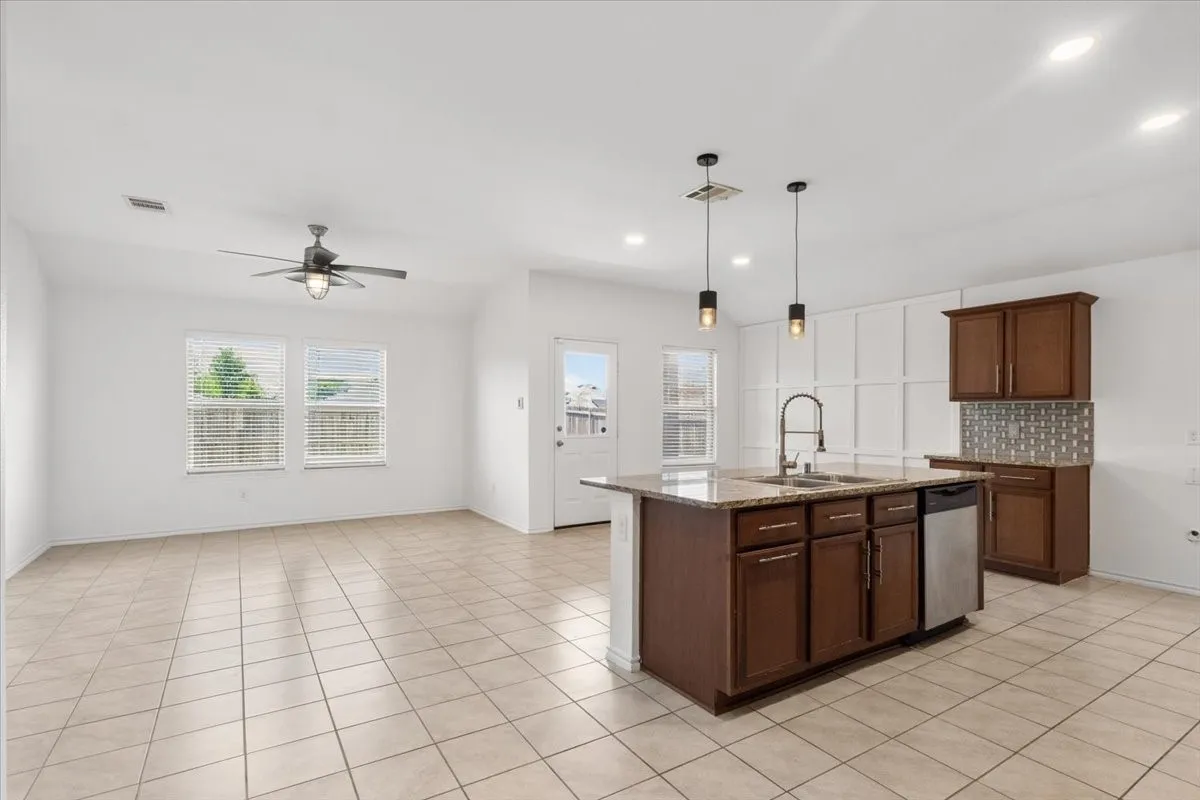 Single Family Residence For Rent in Collin County , 803 Quartz Trail, Princeton, Texas 75407, 4 Bedroom, 2 Bathroom, 2 Garage spaces, 1,587 Sqft, built in 2017, mls#21255211, Real Estate Agent in Princeton, Homes For Rent in Collin county, Homes For Rent in Princeton, Realtor in Princeton Texas, Real Estate Brokerage Independent Realty Texas, Luminita Cordes Realtor