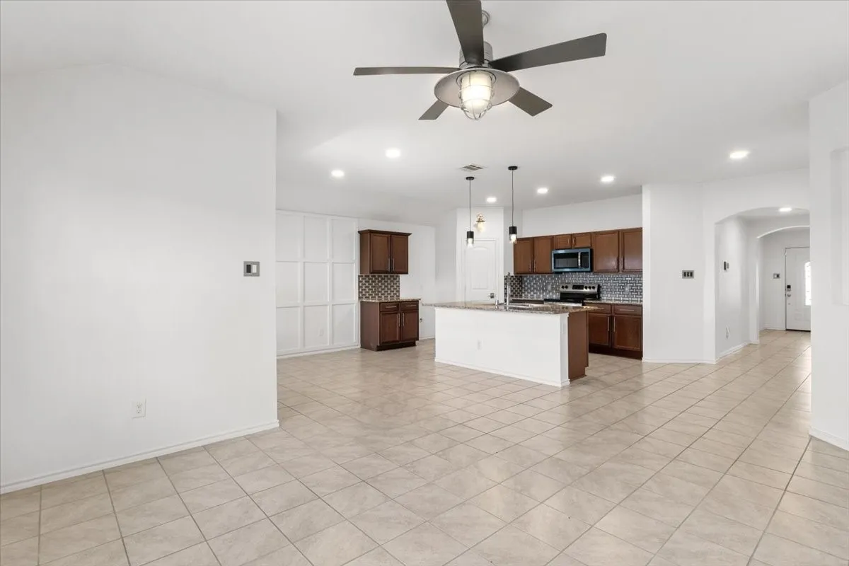 Single Family Residence For Rent in Collin County , 803 Quartz Trail, Princeton, Texas 75407, 4 Bedroom, 2 Bathroom, 2 Garage spaces, 1,587 Sqft, built in 2017, mls#21255211, Real Estate Agent in Princeton, Homes For Rent in Collin county, Homes For Rent in Princeton, Realtor in Princeton Texas, Real Estate Brokerage Independent Realty Texas, Luminita Cordes Realtor