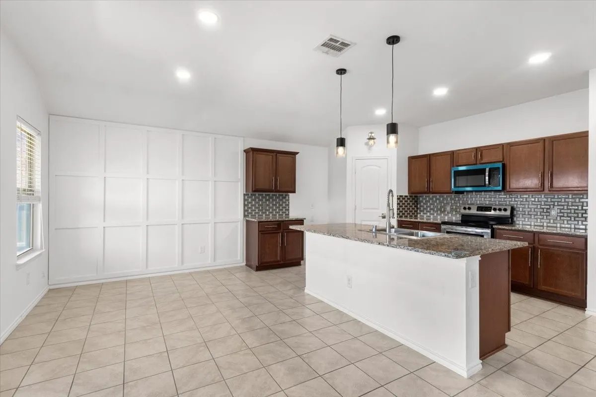 Single Family Residence For Rent in Collin County , 803 Quartz Trail, Princeton, Texas 75407, 4 Bedroom, 2 Bathroom, 2 Garage spaces, 1,587 Sqft, built in 2017, mls#21255211, Real Estate Agent in Princeton, Homes For Rent in Collin county, Homes For Rent in Princeton, Realtor in Princeton Texas, Real Estate Brokerage Independent Realty Texas, Luminita Cordes Realtor