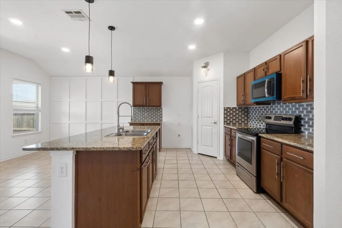 Single Family Residence For Rent in Collin County , 803 Quartz Trail, Princeton, Texas 75407, 4 Bedroom, 2 Bathroom, 2 Garage spaces, 1,587 Sqft, built in 2017, mls#21255211, Real Estate Agent in Princeton, Homes For Rent in Collin county, Homes For Rent in Princeton, Realtor in Princeton Texas, Real Estate Brokerage Independent Realty Texas, Luminita Cordes Realtor