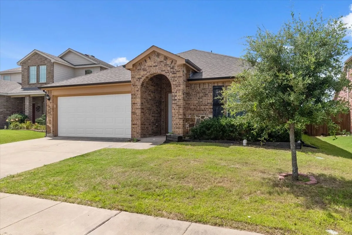 Single Family Residence For Rent in Collin County , 803 Quartz Trail, Princeton, Texas 75407, 4 Bedroom, 2 Bathroom, 2 Garage spaces, 1,587 Sqft, built in 2017, mls#21255211, Real Estate Agent in Princeton, Homes For Rent in Collin county, Homes For Rent in Princeton, Realtor in Princeton Texas, Real Estate Brokerage Independent Realty Texas, Luminita Cordes Realtor