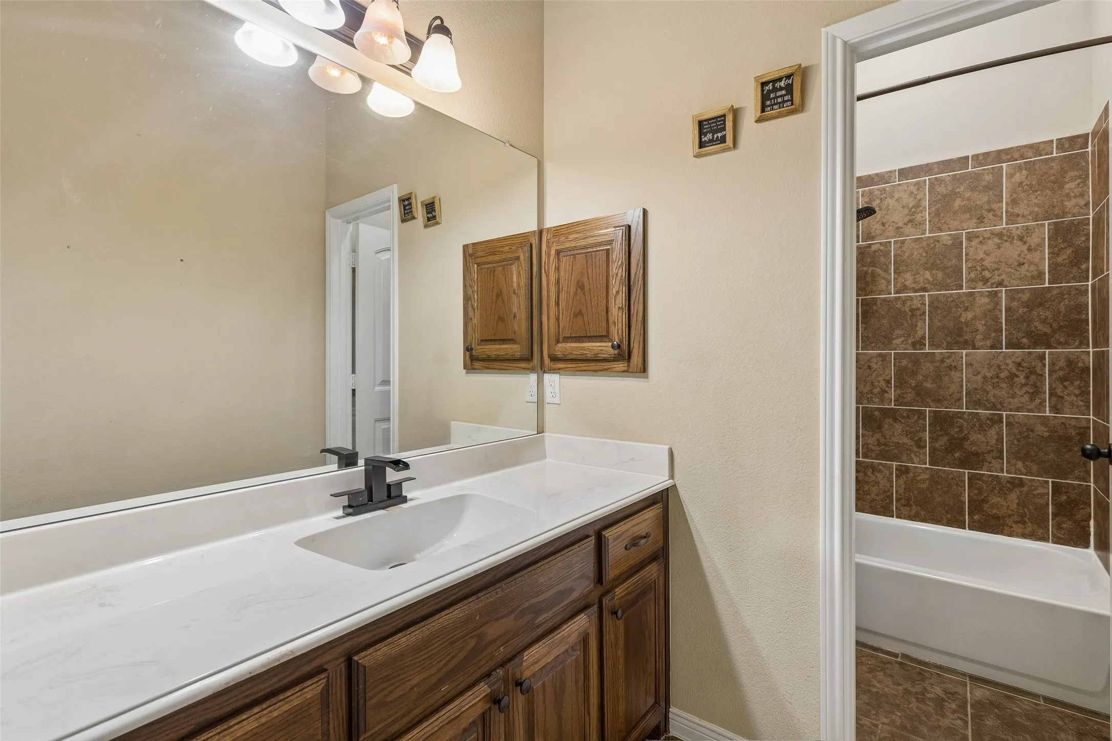 Single Family Residence For Sale in Collin County , 2515 Jessica Way Lane, Royse City, Texas 75189, 4 Bedroom, 2 Bathroom, 3 Garage spaces, 2,862 Sqft, built in 2015, mls#21314301, Real Estate Agent in Royse City, Homes For Sale in Collin county, Homes For Sale in Royse City, Realtor in Royse City Texas, Real Estate Brokerage Independent Realty Texas, Luminita Cordes Realtor