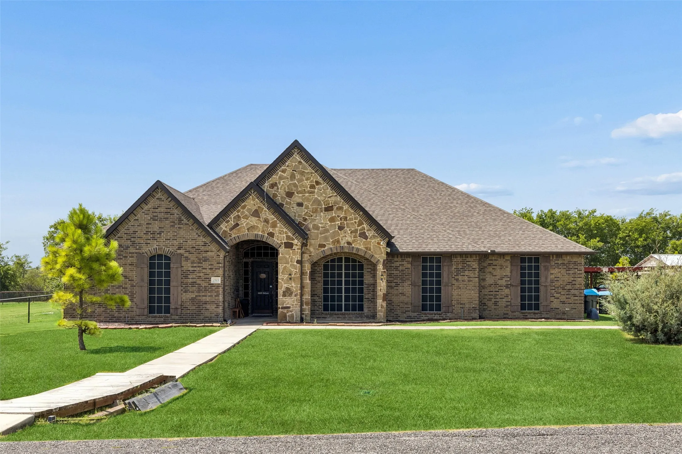Single Family Residence For Sale in Collin County , 2515 Jessica Way Lane, Royse City, Texas 75189, 4 Bedroom, 2 Bathroom, 3 Garage spaces, 2,862 Sqft, built in 2015, mls#21314301, Real Estate Agent in Royse City, Homes For Sale in Collin county, Homes For Sale in Royse City, Realtor in Royse City Texas, Real Estate Brokerage Independent Realty Texas, Luminita Cordes Realtor