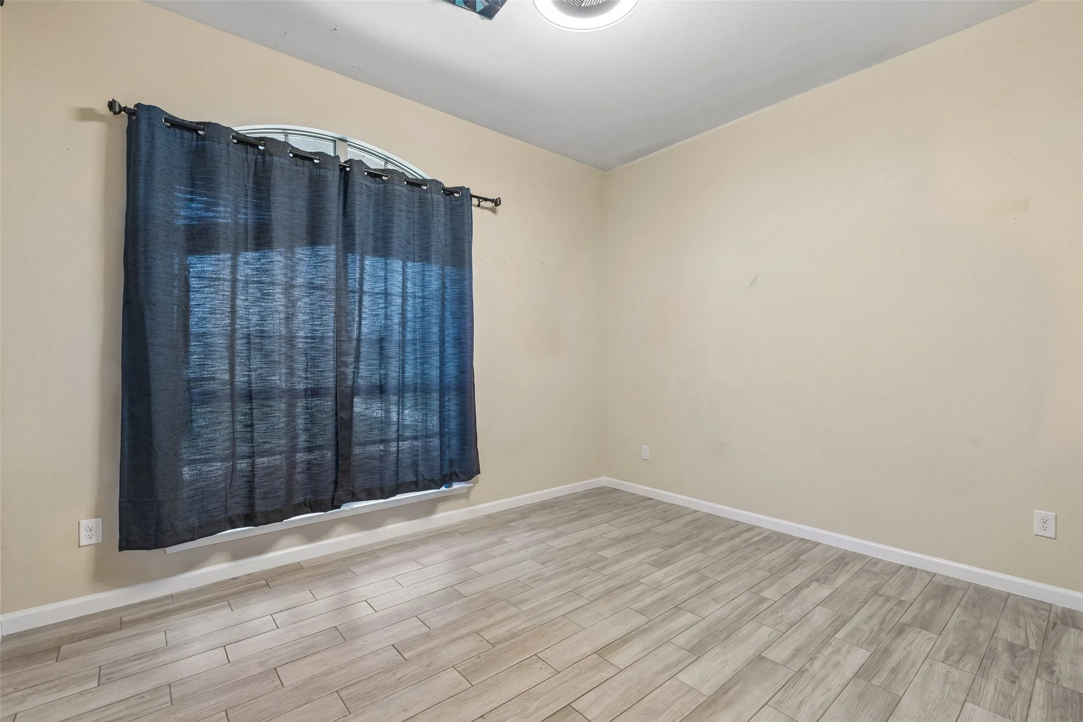 Single Family Residence For Sale in Collin County , 2515 Jessica Way Lane, Royse City, Texas 75189, 4 Bedroom, 2 Bathroom, 3 Garage spaces, 2,862 Sqft, built in 2015, mls#21314301, Real Estate Agent in Royse City, Homes For Sale in Collin county, Homes For Sale in Royse City, Realtor in Royse City Texas, Real Estate Brokerage Independent Realty Texas, Luminita Cordes Realtor