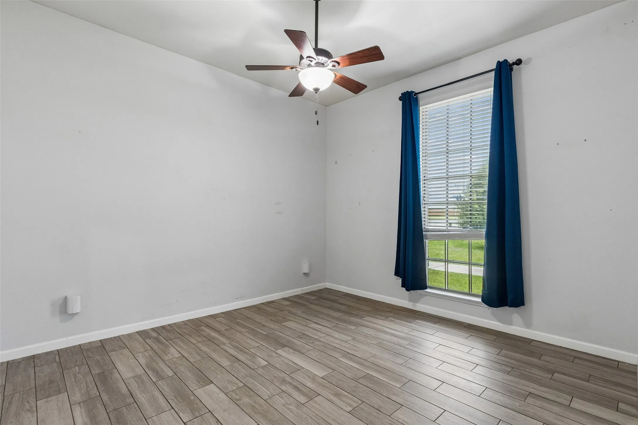 Single Family Residence For Sale in Collin County , 2515 Jessica Way Lane, Royse City, Texas 75189, 4 Bedroom, 2 Bathroom, 3 Garage spaces, 2,862 Sqft, built in 2015, mls#21314301, Real Estate Agent in Royse City, Homes For Sale in Collin county, Homes For Sale in Royse City, Realtor in Royse City Texas, Real Estate Brokerage Independent Realty Texas, Luminita Cordes Realtor