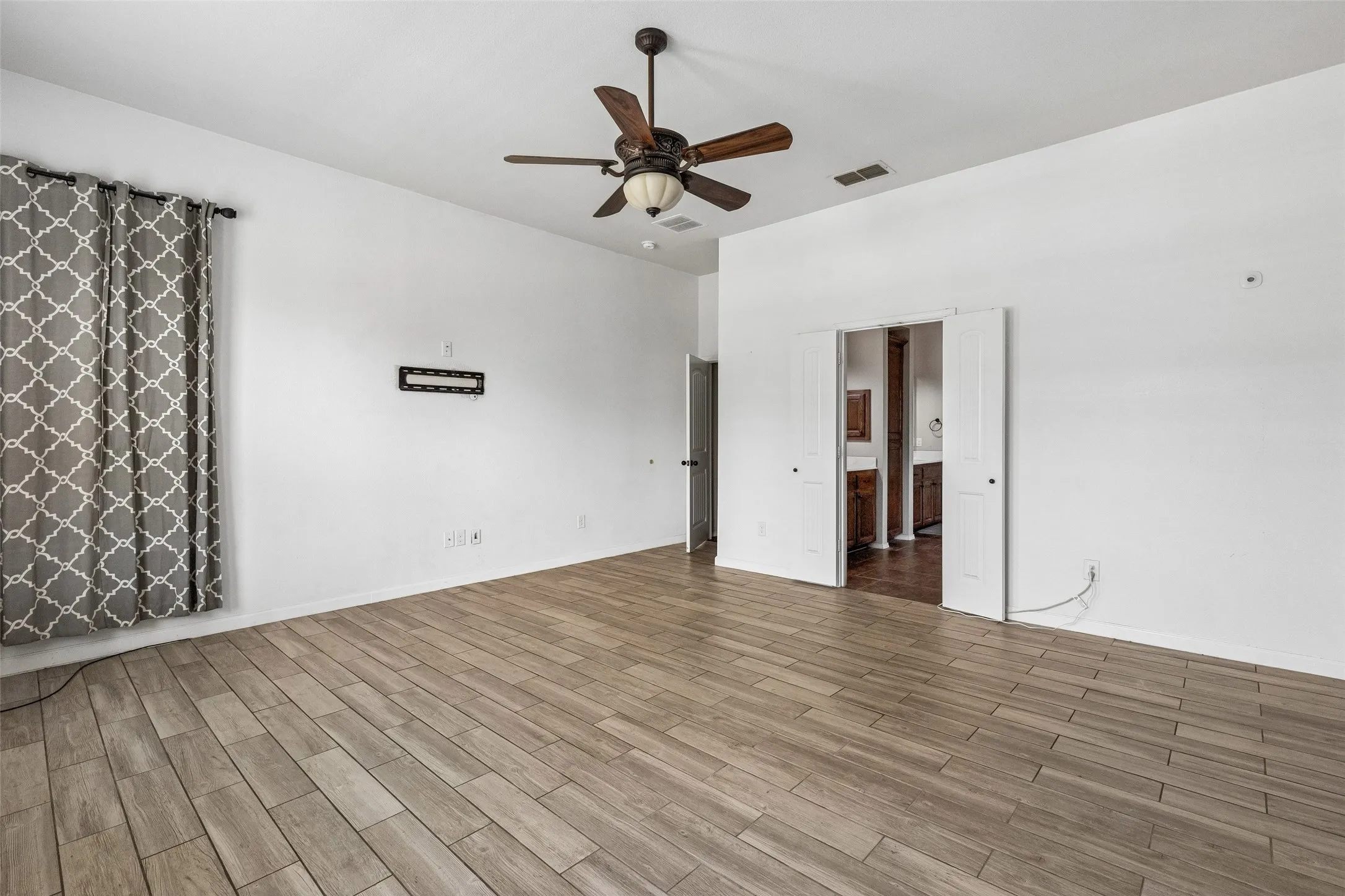 Single Family Residence For Sale in Collin County , 2515 Jessica Way Lane, Royse City, Texas 75189, 4 Bedroom, 2 Bathroom, 3 Garage spaces, 2,862 Sqft, built in 2015, mls#21314301, Real Estate Agent in Royse City, Homes For Sale in Collin county, Homes For Sale in Royse City, Realtor in Royse City Texas, Real Estate Brokerage Independent Realty Texas, Luminita Cordes Realtor