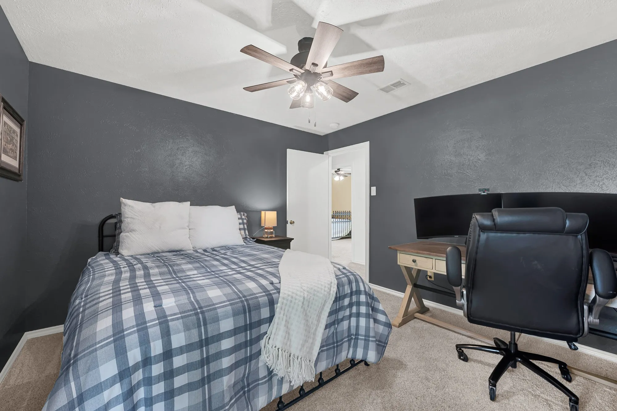 Single Family Residence For Sale in Collin County , 14000 Red Wood Circle N, Frisco, Texas 75071, 3 Bedroom, 3 Bathroom, 2 Garage spaces, 1,873 Sqft, built in 1982, mls#21316610, Real Estate Agent in Frisco, Homes For Sale in Collin county, Homes For Sale in Frisco, Realtor in Frisco Texas, Real Estate Brokerage Independent Realty Texas, Luminita Cordes Realtor