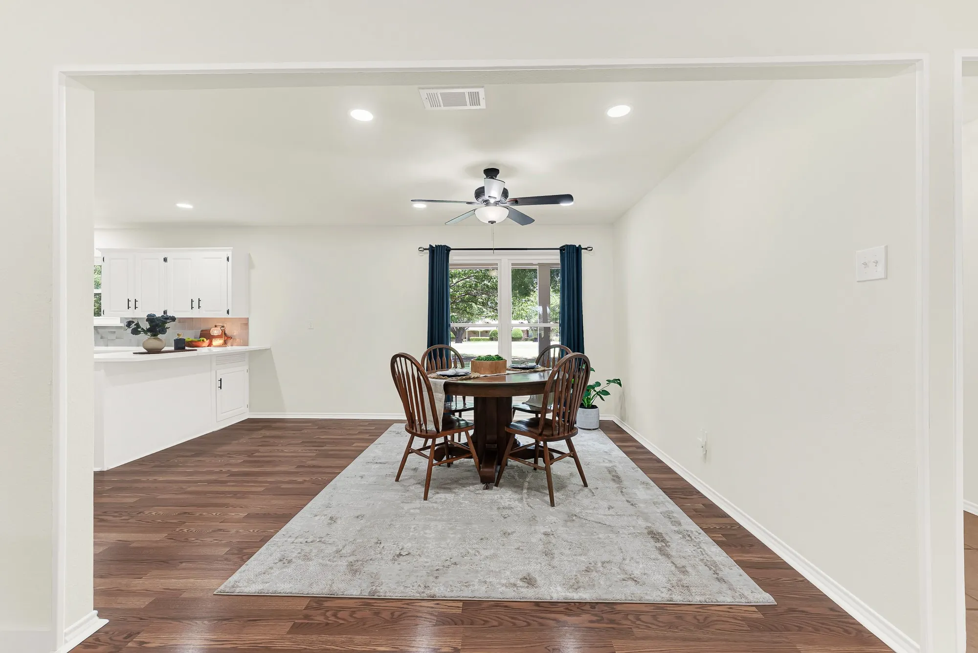 Single Family Residence For Sale in Collin County , 14000 Red Wood Circle N, Frisco, Texas 75071, 3 Bedroom, 3 Bathroom, 2 Garage spaces, 1,873 Sqft, built in 1982, mls#21316610, Real Estate Agent in Frisco, Homes For Sale in Collin county, Homes For Sale in Frisco, Realtor in Frisco Texas, Real Estate Brokerage Independent Realty Texas, Luminita Cordes Realtor