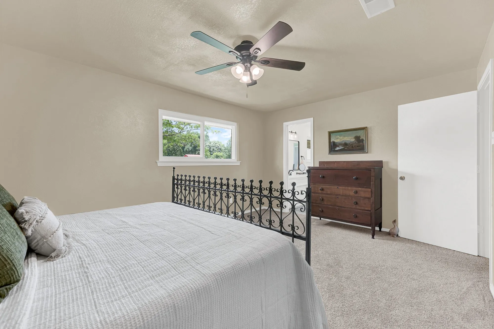 Single Family Residence For Sale in Collin County , 14000 Red Wood Circle N, Frisco, Texas 75071, 3 Bedroom, 3 Bathroom, 2 Garage spaces, 1,873 Sqft, built in 1982, mls#21316610, Real Estate Agent in Frisco, Homes For Sale in Collin county, Homes For Sale in Frisco, Realtor in Frisco Texas, Real Estate Brokerage Independent Realty Texas, Luminita Cordes Realtor