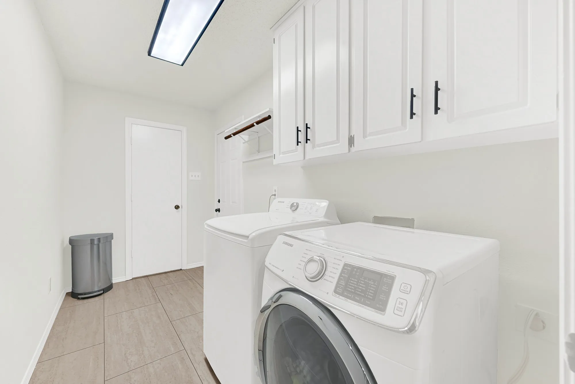 Single Family Residence For Sale in Collin County , 14000 Red Wood Circle N, Frisco, Texas 75071, 3 Bedroom, 3 Bathroom, 2 Garage spaces, 1,873 Sqft, built in 1982, mls#21316610, Real Estate Agent in Frisco, Homes For Sale in Collin county, Homes For Sale in Frisco, Realtor in Frisco Texas, Real Estate Brokerage Independent Realty Texas, Luminita Cordes Realtor
