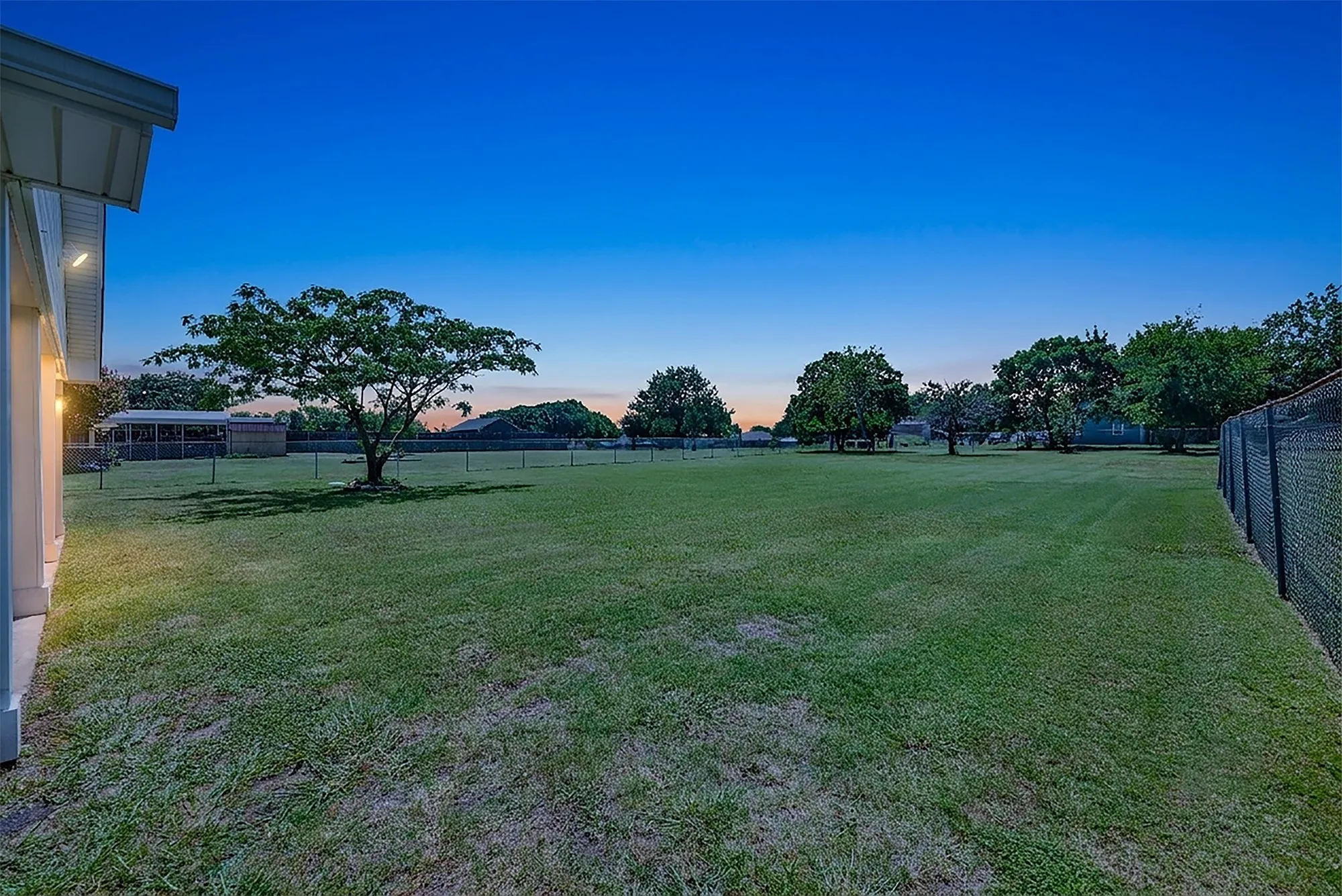 Single Family Residence For Sale in Collin County , 14000 Red Wood Circle N, Frisco, Texas 75071, 3 Bedroom, 3 Bathroom, 2 Garage spaces, 1,873 Sqft, built in 1982, mls#21316610, Real Estate Agent in Frisco, Homes For Sale in Collin county, Homes For Sale in Frisco, Realtor in Frisco Texas, Real Estate Brokerage Independent Realty Texas, Luminita Cordes Realtor
