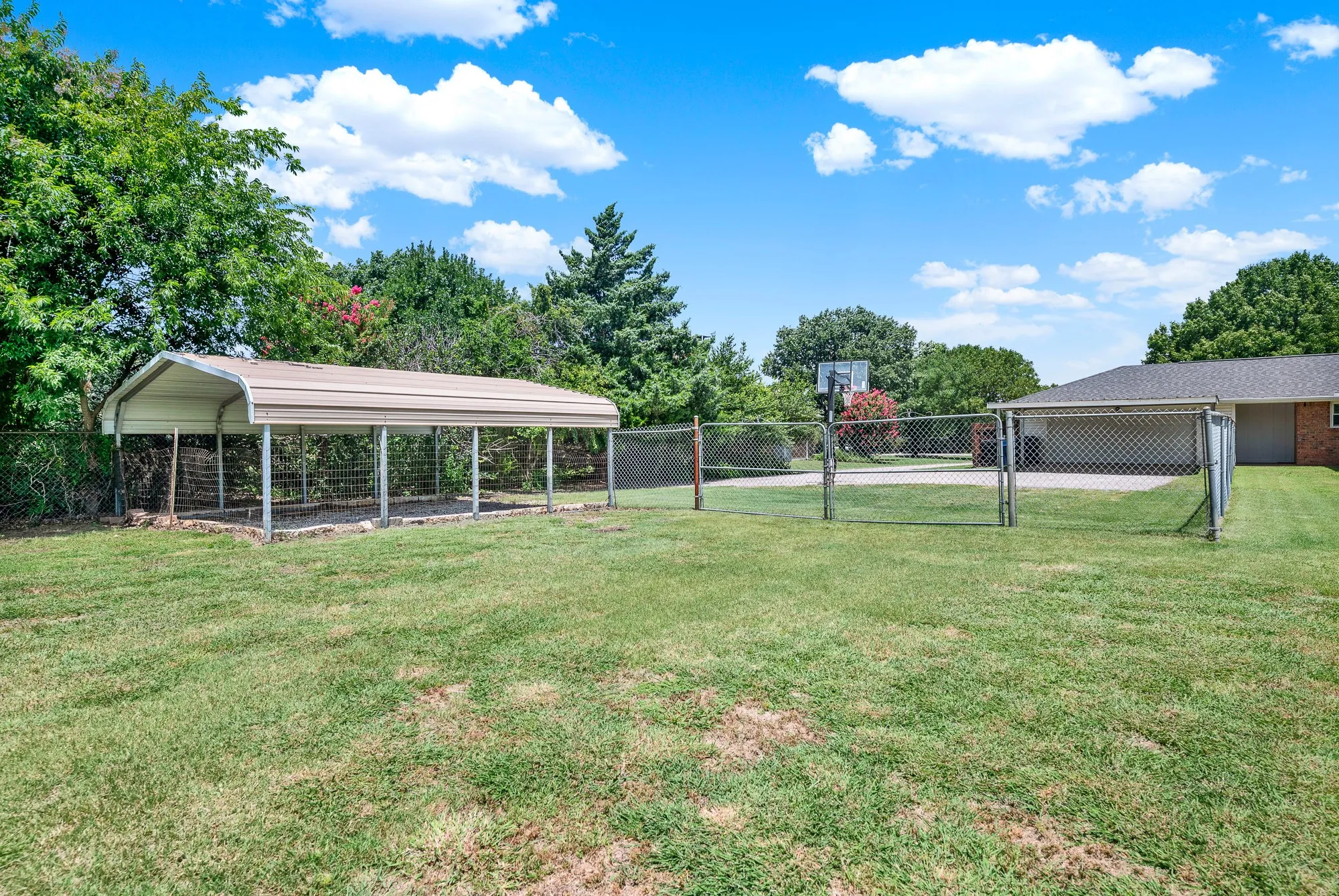 Single Family Residence For Sale in Collin County , 14000 Red Wood Circle N, Frisco, Texas 75071, 3 Bedroom, 3 Bathroom, 2 Garage spaces, 1,873 Sqft, built in 1982, mls#21316610, Real Estate Agent in Frisco, Homes For Sale in Collin county, Homes For Sale in Frisco, Realtor in Frisco Texas, Real Estate Brokerage Independent Realty Texas, Luminita Cordes Realtor