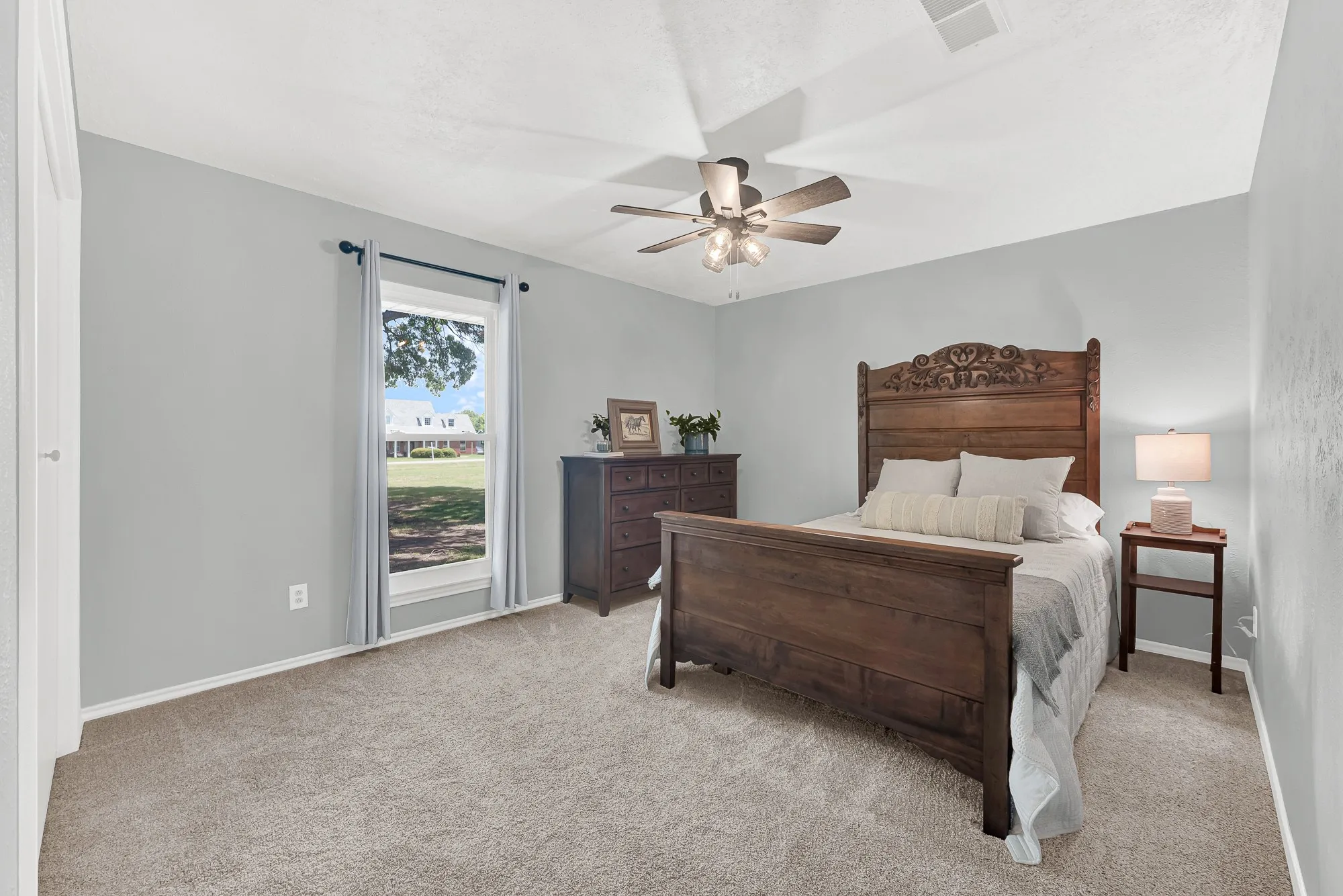 Single Family Residence For Sale in Collin County , 14000 Red Wood Circle N, Frisco, Texas 75071, 3 Bedroom, 3 Bathroom, 2 Garage spaces, 1,873 Sqft, built in 1982, mls#21316610, Real Estate Agent in Frisco, Homes For Sale in Collin county, Homes For Sale in Frisco, Realtor in Frisco Texas, Real Estate Brokerage Independent Realty Texas, Luminita Cordes Realtor