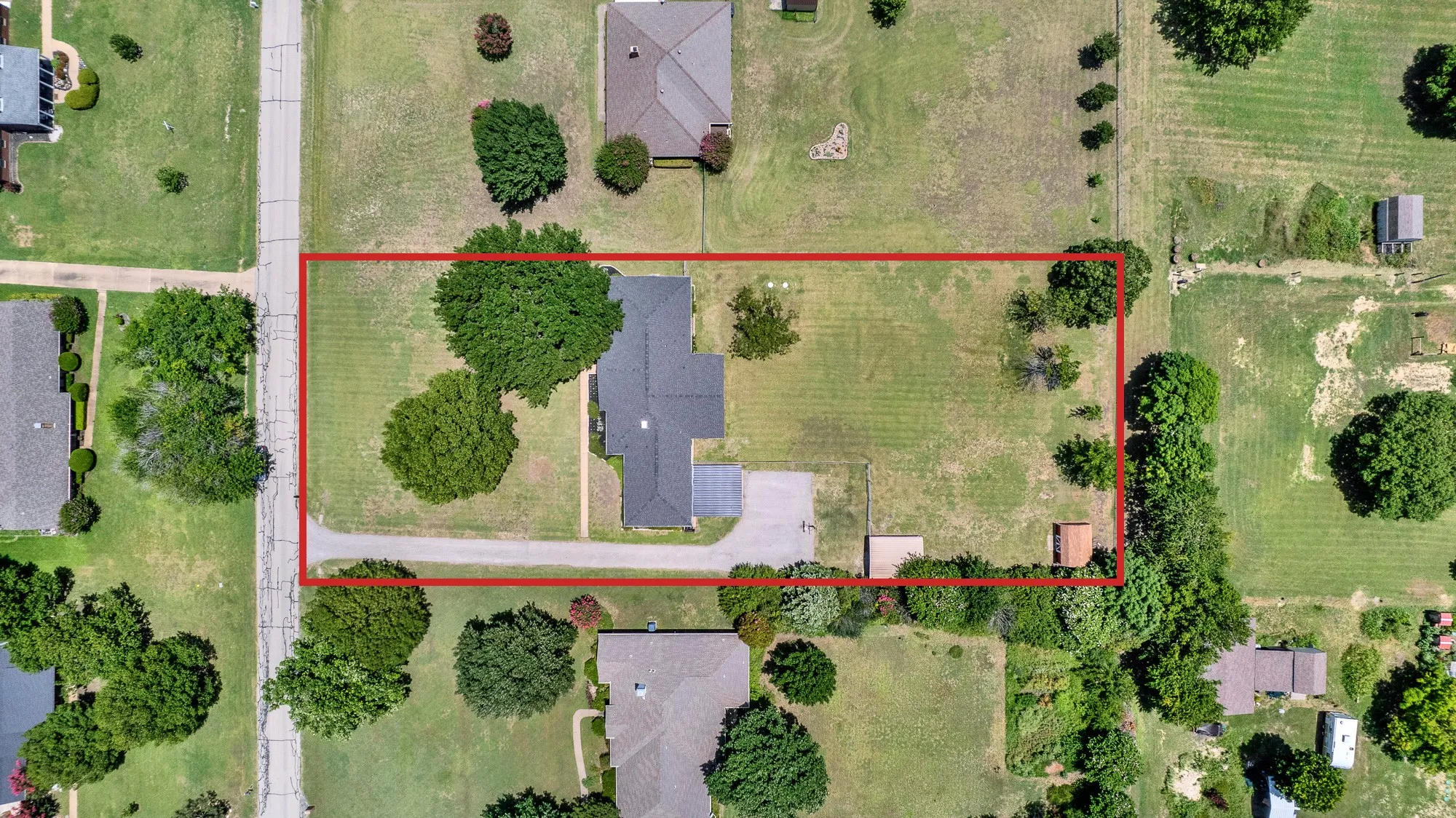 Single Family Residence For Sale in Collin County , 14000 Red Wood Circle N, Frisco, Texas 75071, 3 Bedroom, 3 Bathroom, 2 Garage spaces, 1,873 Sqft, built in 1982, mls#21316610, Real Estate Agent in Frisco, Homes For Sale in Collin county, Homes For Sale in Frisco, Realtor in Frisco Texas, Real Estate Brokerage Independent Realty Texas, Luminita Cordes Realtor