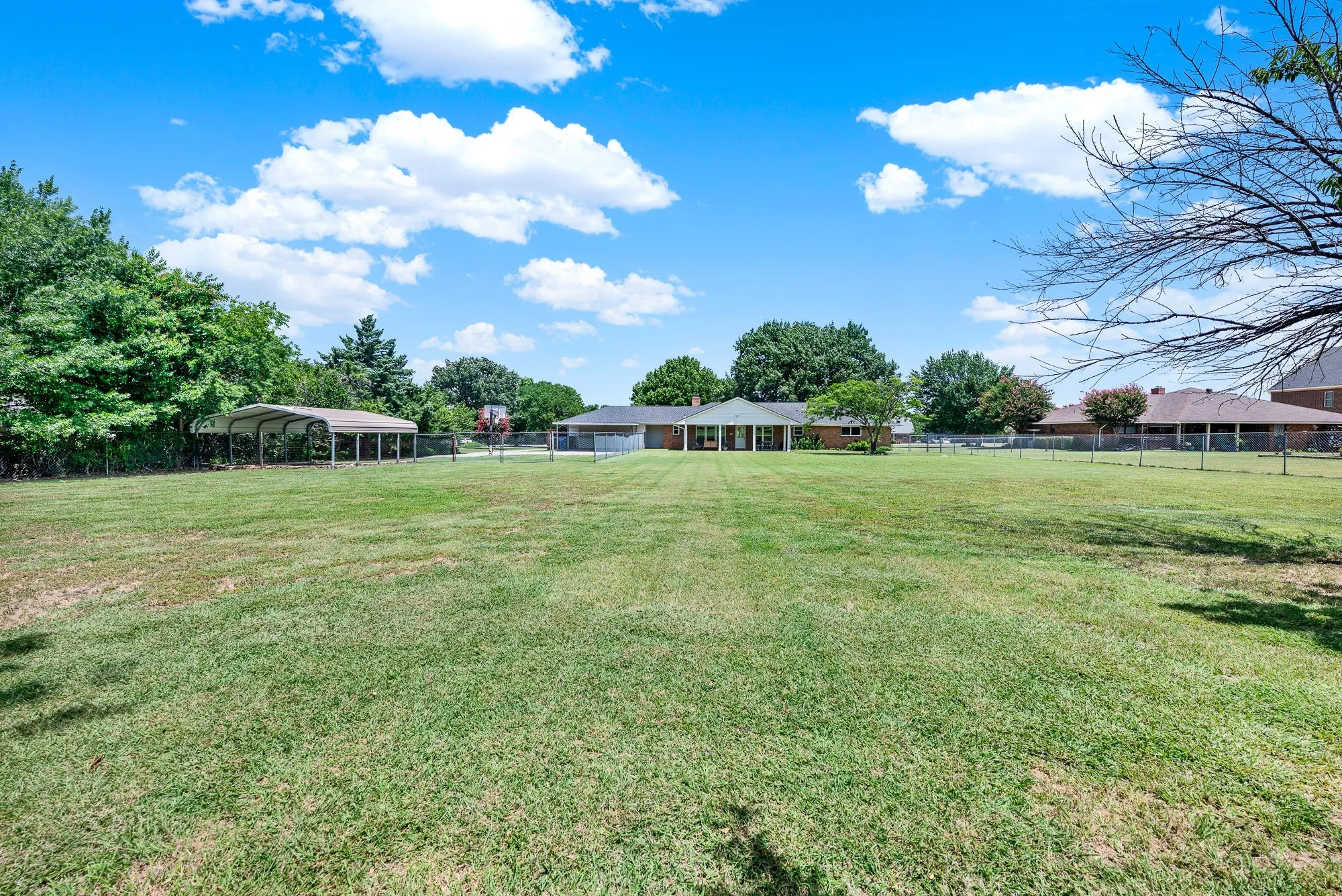 Single Family Residence For Sale in Collin County , 14000 Red Wood Circle N, Frisco, Texas 75071, 3 Bedroom, 3 Bathroom, 2 Garage spaces, 1,873 Sqft, built in 1982, mls#21316610, Real Estate Agent in Frisco, Homes For Sale in Collin county, Homes For Sale in Frisco, Realtor in Frisco Texas, Real Estate Brokerage Independent Realty Texas, Luminita Cordes Realtor