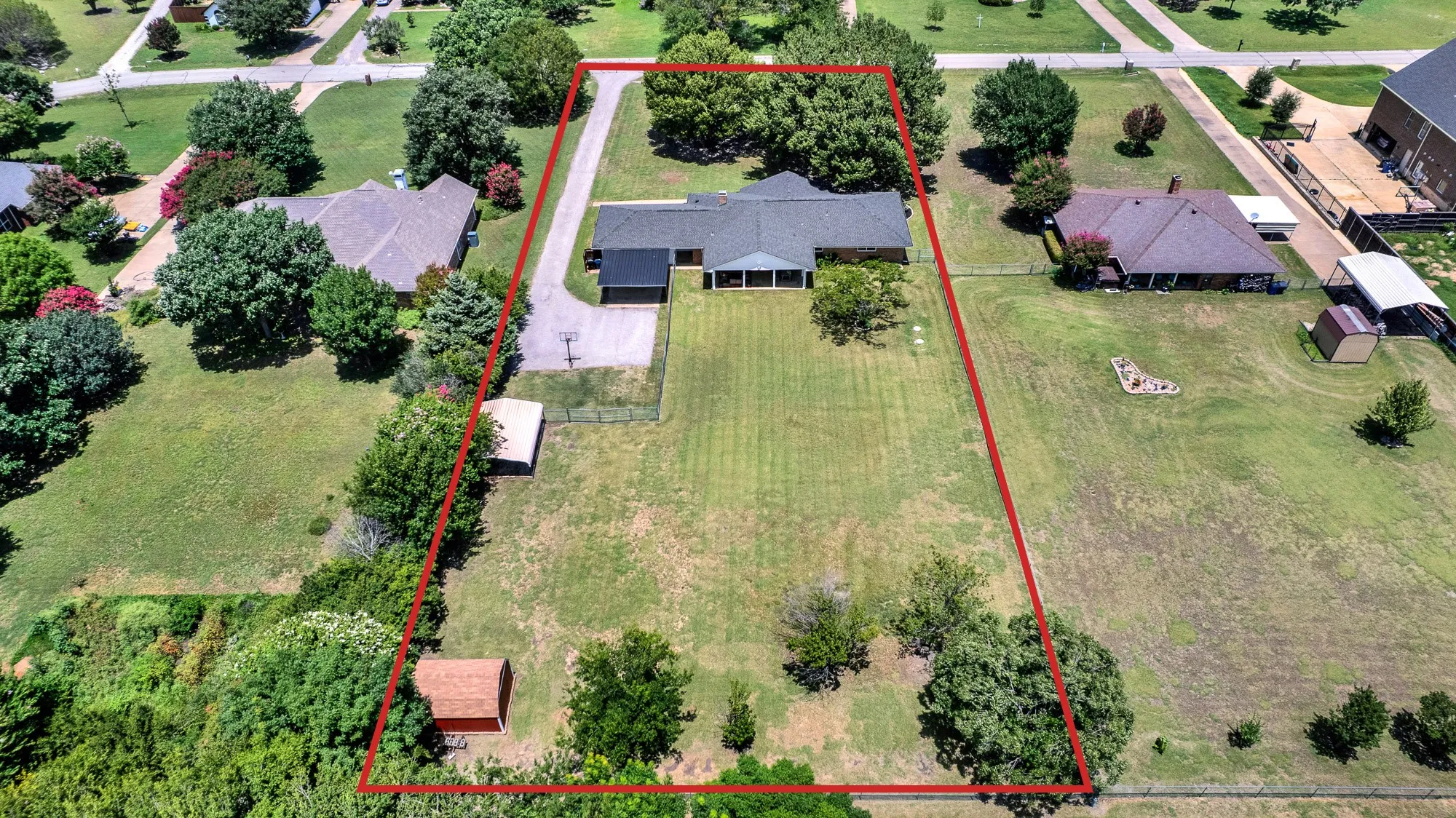 Single Family Residence For Sale in Collin County , 14000 Red Wood Circle N, Frisco, Texas 75071, 3 Bedroom, 3 Bathroom, 2 Garage spaces, 1,873 Sqft, built in 1982, mls#21316610, Real Estate Agent in Frisco, Homes For Sale in Collin county, Homes For Sale in Frisco, Realtor in Frisco Texas, Real Estate Brokerage Independent Realty Texas, Luminita Cordes Realtor