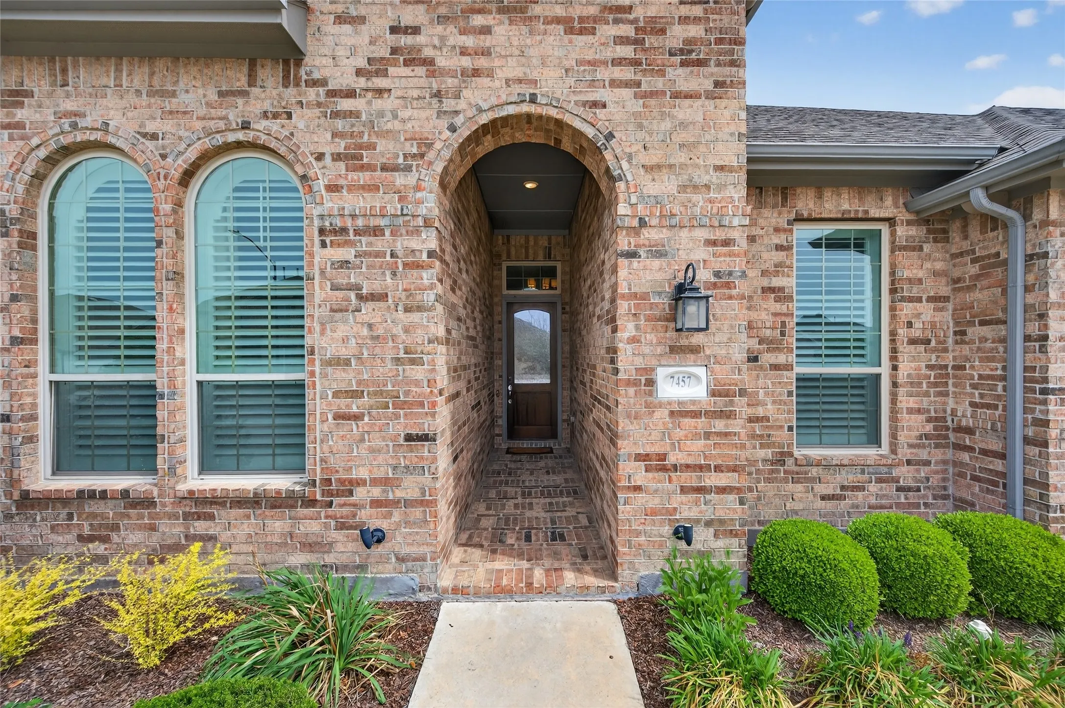 Single Family Residence For Sale in Tarrant County , 7457 Pondview Lane, Fort Worth, Texas 76123, 4 Bedroom, 3 Bathroom, 3 Garage spaces, 3,284 Sqft, built in 2019, mls#21317268, Real Estate Agent in Fort Worth, Homes For Sale in Tarrant county, Homes For Sale in Fort Worth, Realtor in Fort Worth Texas, Real Estate Brokerage Independent Realty Texas, Luminita Cordes Realtor