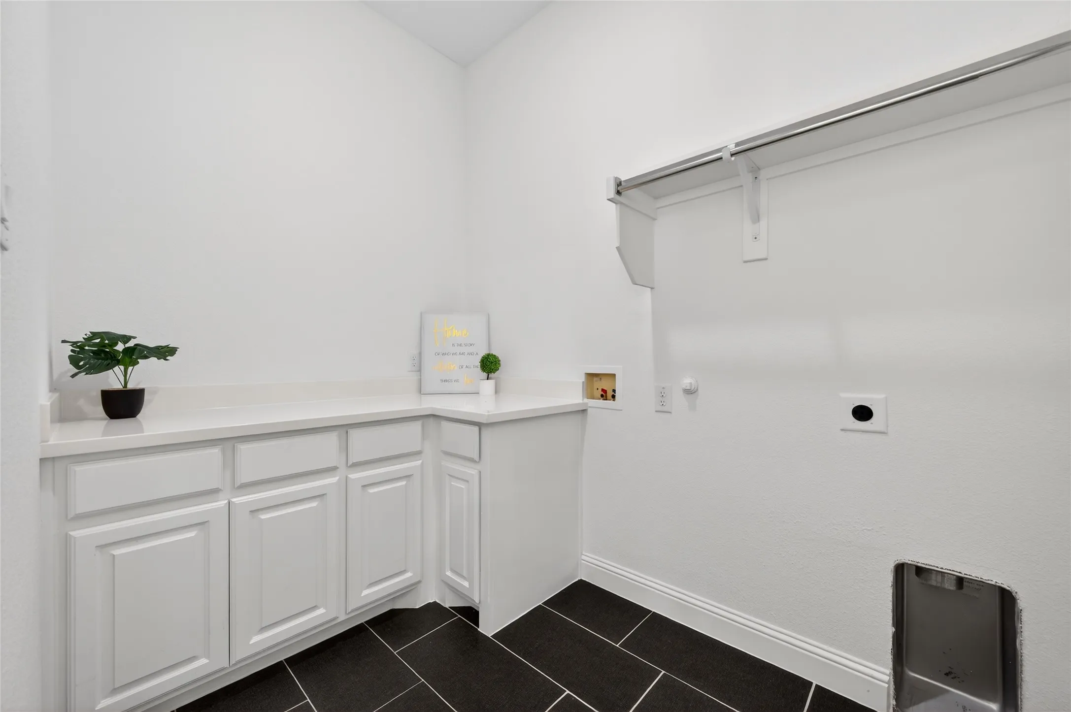 Single Family Residence For Sale in Tarrant County , 7457 Pondview Lane, Fort Worth, Texas 76123, 4 Bedroom, 3 Bathroom, 3 Garage spaces, 3,284 Sqft, built in 2019, mls#21317268, Real Estate Agent in Fort Worth, Homes For Sale in Tarrant county, Homes For Sale in Fort Worth, Realtor in Fort Worth Texas, Real Estate Brokerage Independent Realty Texas, Luminita Cordes Realtor