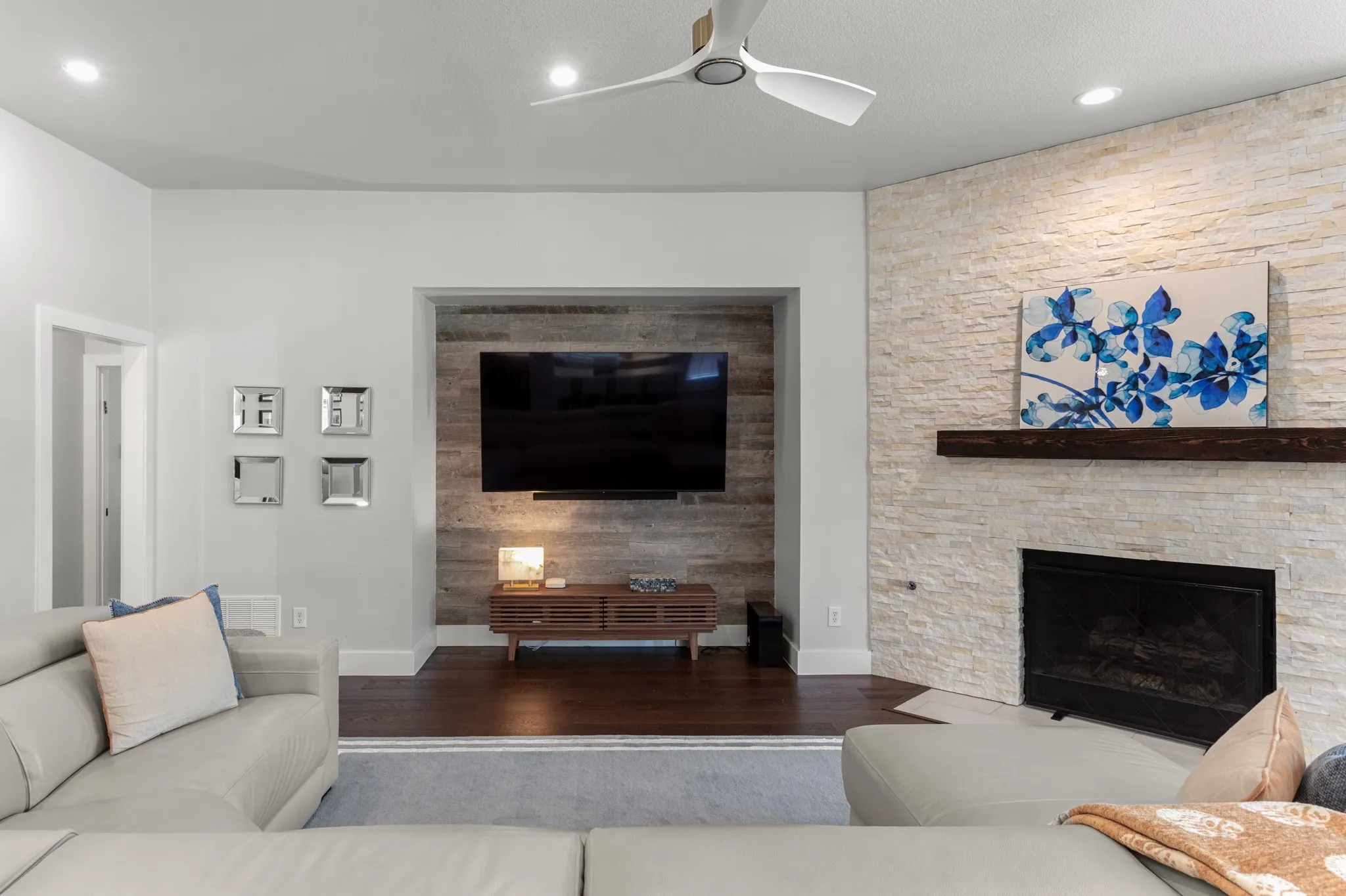 Single Family Residence For Sale in Denton County , 8160 Holliday Road, Lantana, Texas 76226, 4 Bedroom, 4 Bathroom, 2 Garage spaces, 3,187 Sqft, built in 2005, mls#21311495, Real Estate Agent in Lantana, Homes For Sale in Denton county, Homes For Sale in Lantana, Realtor in Lantana Texas, Real Estate Brokerage Independent Realty Texas, Luminita Cordes Realtor