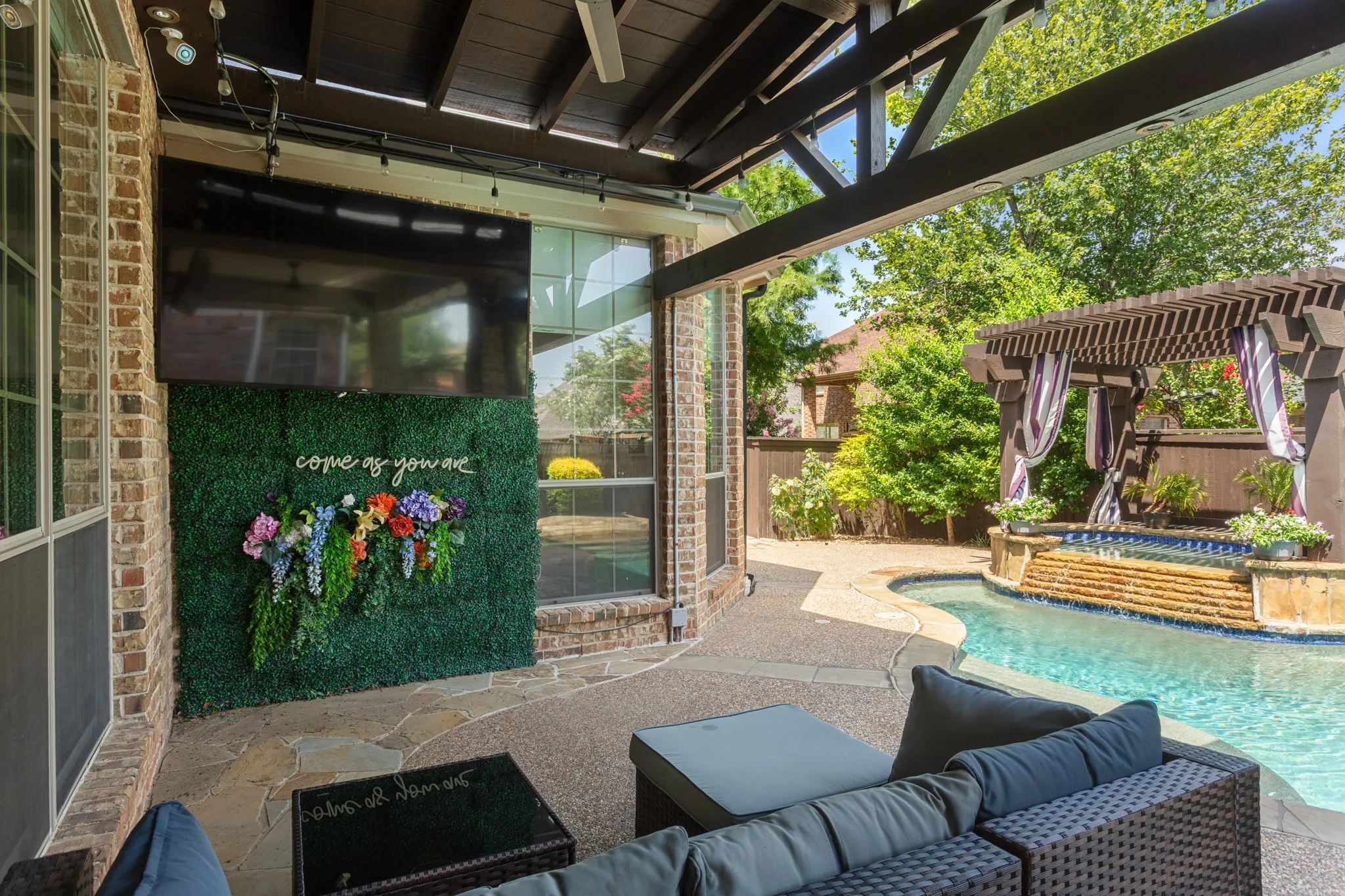 Single Family Residence For Sale in Denton County , 8160 Holliday Road, Lantana, Texas 76226, 4 Bedroom, 4 Bathroom, 2 Garage spaces, 3,187 Sqft, built in 2005, mls#21311495, Real Estate Agent in Lantana, Homes For Sale in Denton county, Homes For Sale in Lantana, Realtor in Lantana Texas, Real Estate Brokerage Independent Realty Texas, Luminita Cordes Realtor