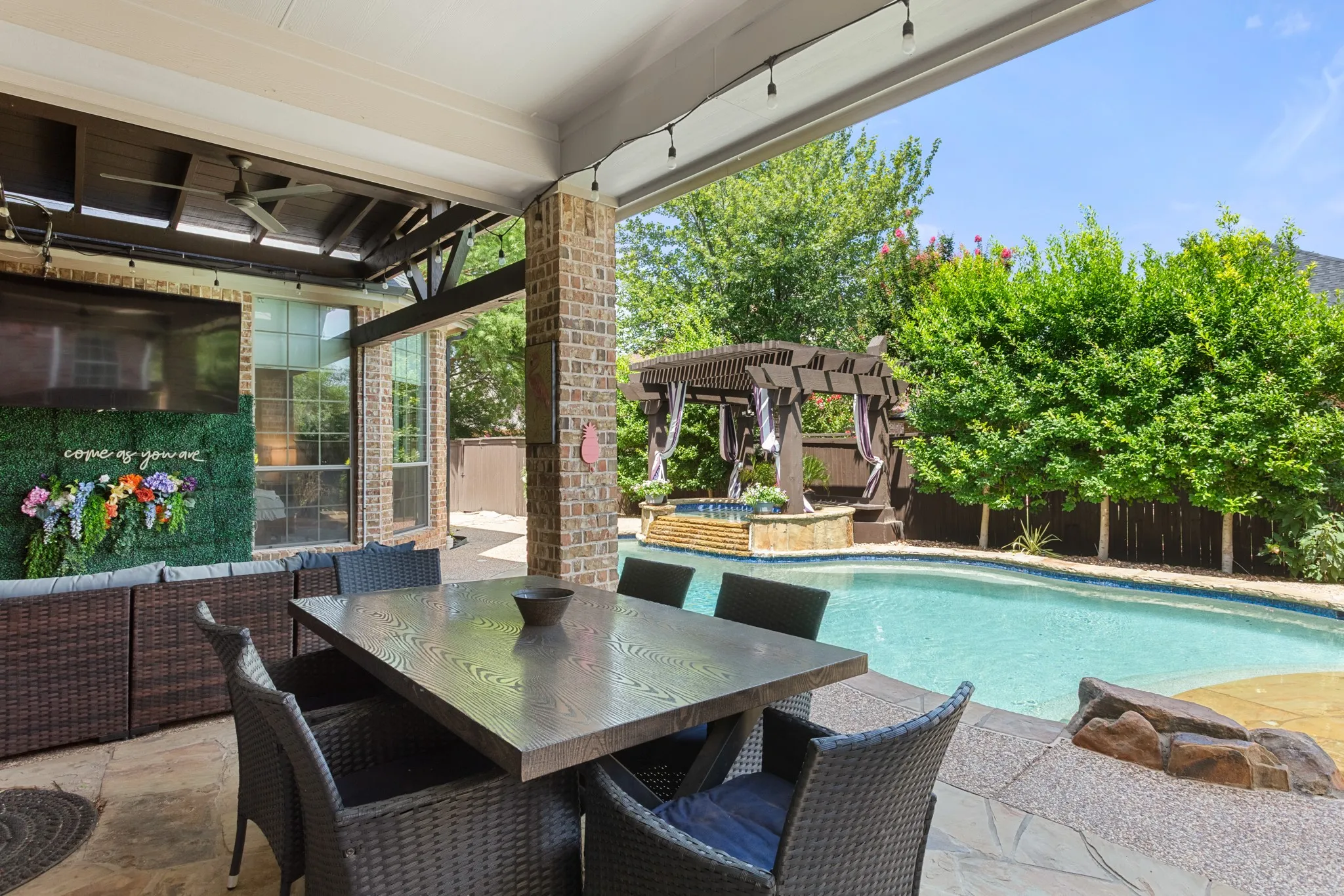 Single Family Residence For Sale in Denton County , 8160 Holliday Road, Lantana, Texas 76226, 4 Bedroom, 4 Bathroom, 2 Garage spaces, 3,187 Sqft, built in 2005, mls#21311495, Real Estate Agent in Lantana, Homes For Sale in Denton county, Homes For Sale in Lantana, Realtor in Lantana Texas, Real Estate Brokerage Independent Realty Texas, Luminita Cordes Realtor