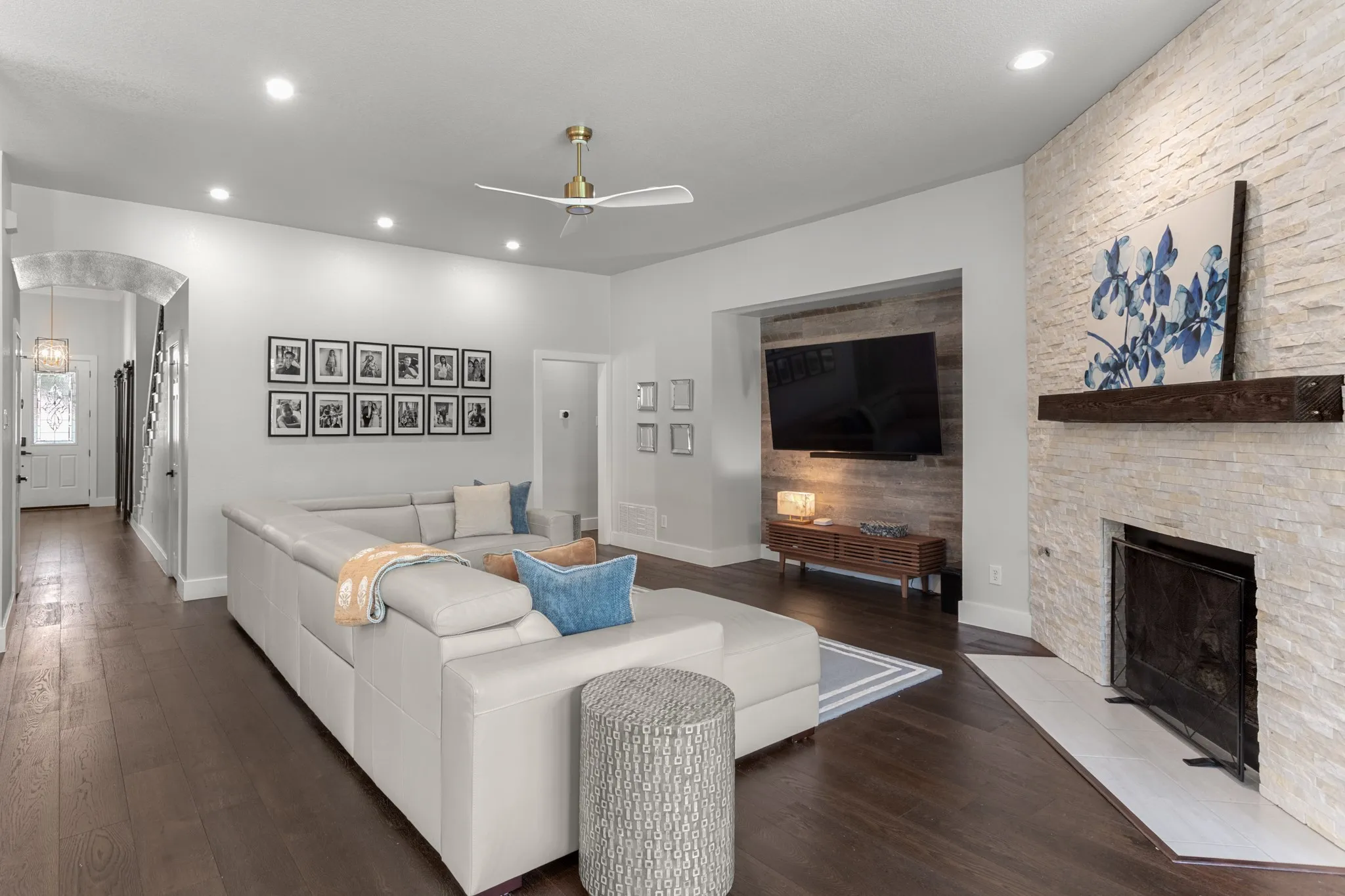 Single Family Residence For Sale in Denton County , 8160 Holliday Road, Lantana, Texas 76226, 4 Bedroom, 4 Bathroom, 2 Garage spaces, 3,187 Sqft, built in 2005, mls#21311495, Real Estate Agent in Lantana, Homes For Sale in Denton county, Homes For Sale in Lantana, Realtor in Lantana Texas, Real Estate Brokerage Independent Realty Texas, Luminita Cordes Realtor