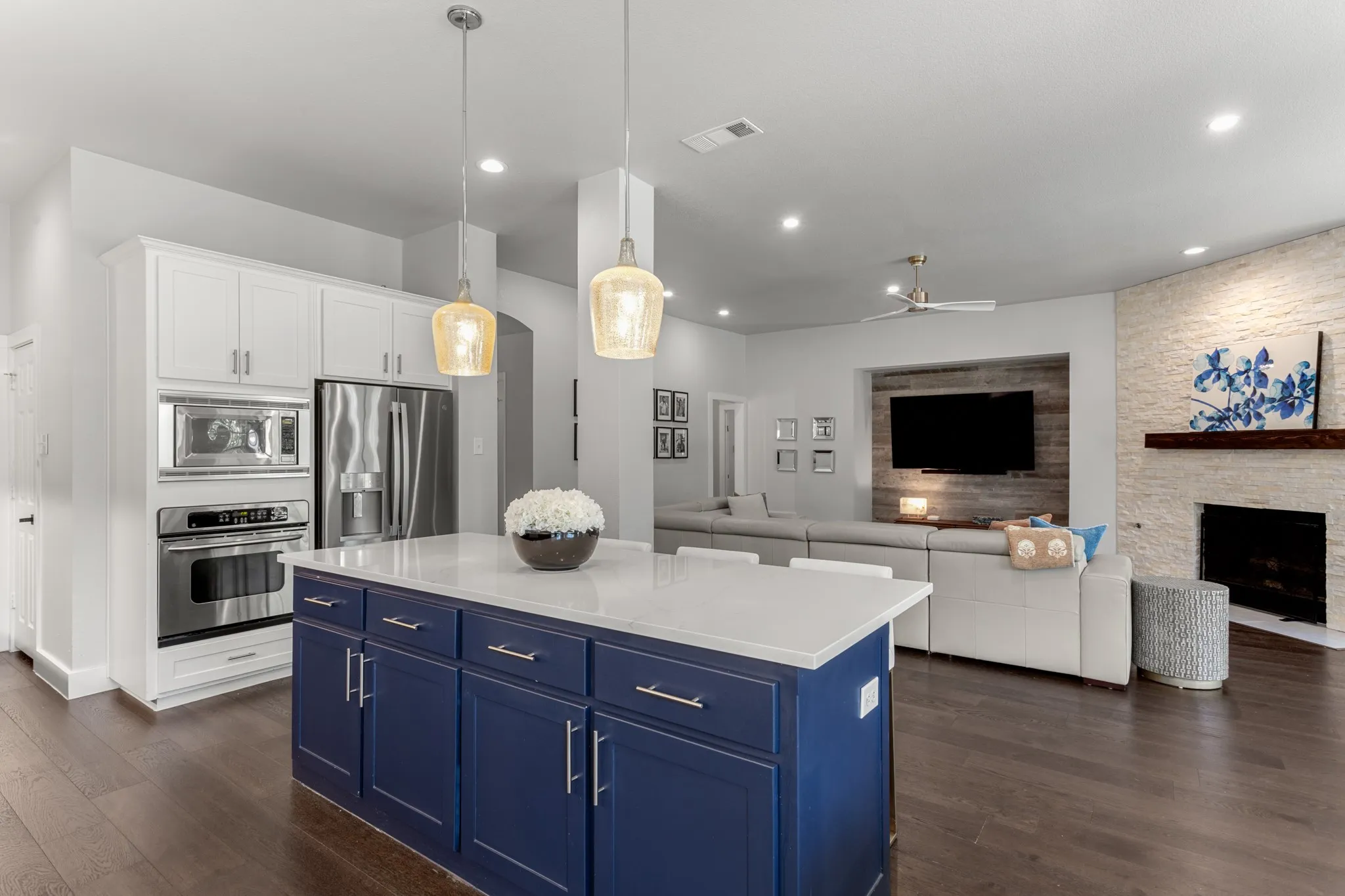 Single Family Residence For Sale in Denton County , 8160 Holliday Road, Lantana, Texas 76226, 4 Bedroom, 4 Bathroom, 2 Garage spaces, 3,187 Sqft, built in 2005, mls#21311495, Real Estate Agent in Lantana, Homes For Sale in Denton county, Homes For Sale in Lantana, Realtor in Lantana Texas, Real Estate Brokerage Independent Realty Texas, Luminita Cordes Realtor