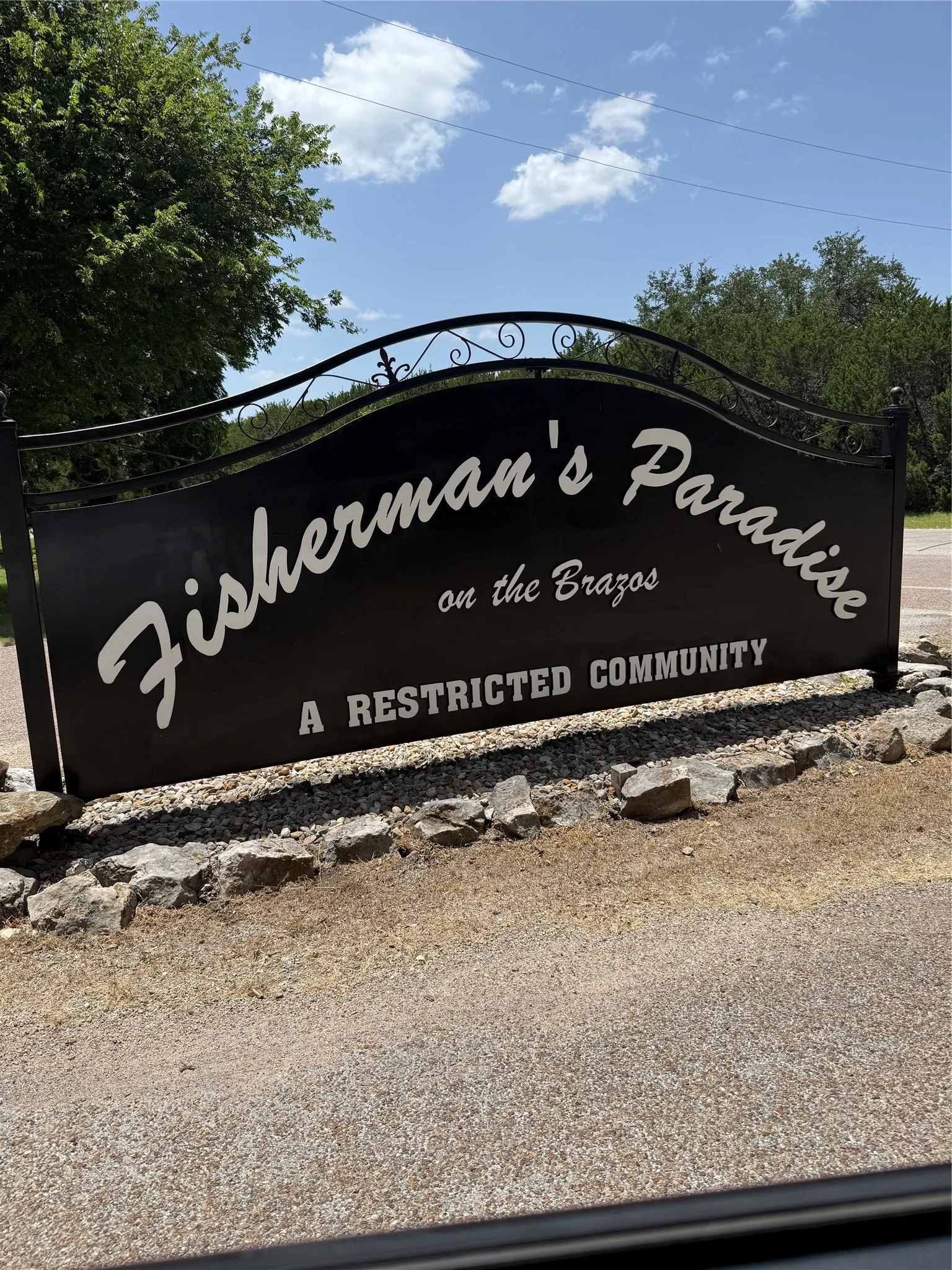 Single Family Residence For Sale in Johnson County , 9217 Indian Trail, Rio Vista, Texas 76093, 3 Bedroom, 3 Bathroom, 2 Garage spaces, 1,450 Sqft, built in 2001, Price $345,000, mls#21316813, Real Estate Agent in Rio Vista, Homes For Sale in Johnson county, Homes For Sale in Rio Vista, Realtor in Rio Vista Texas, Real Estate Brokerage Independent Realty Texas, Luminita Cordes Realtor