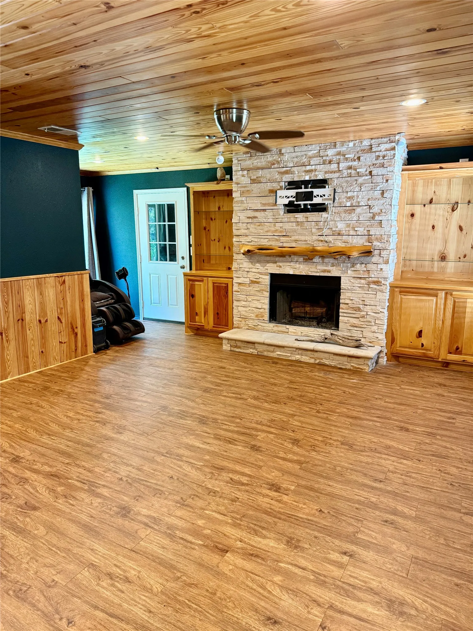 Single Family Residence For Sale in Johnson County , 9217 Indian Trail, Rio Vista, Texas 76093, 3 Bedroom, 3 Bathroom, 2 Garage spaces, 1,450 Sqft, built in 2001, Price $345,000, mls#21316813, Real Estate Agent in Rio Vista, Homes For Sale in Johnson county, Homes For Sale in Rio Vista, Realtor in Rio Vista Texas, Real Estate Brokerage Independent Realty Texas, Luminita Cordes Realtor