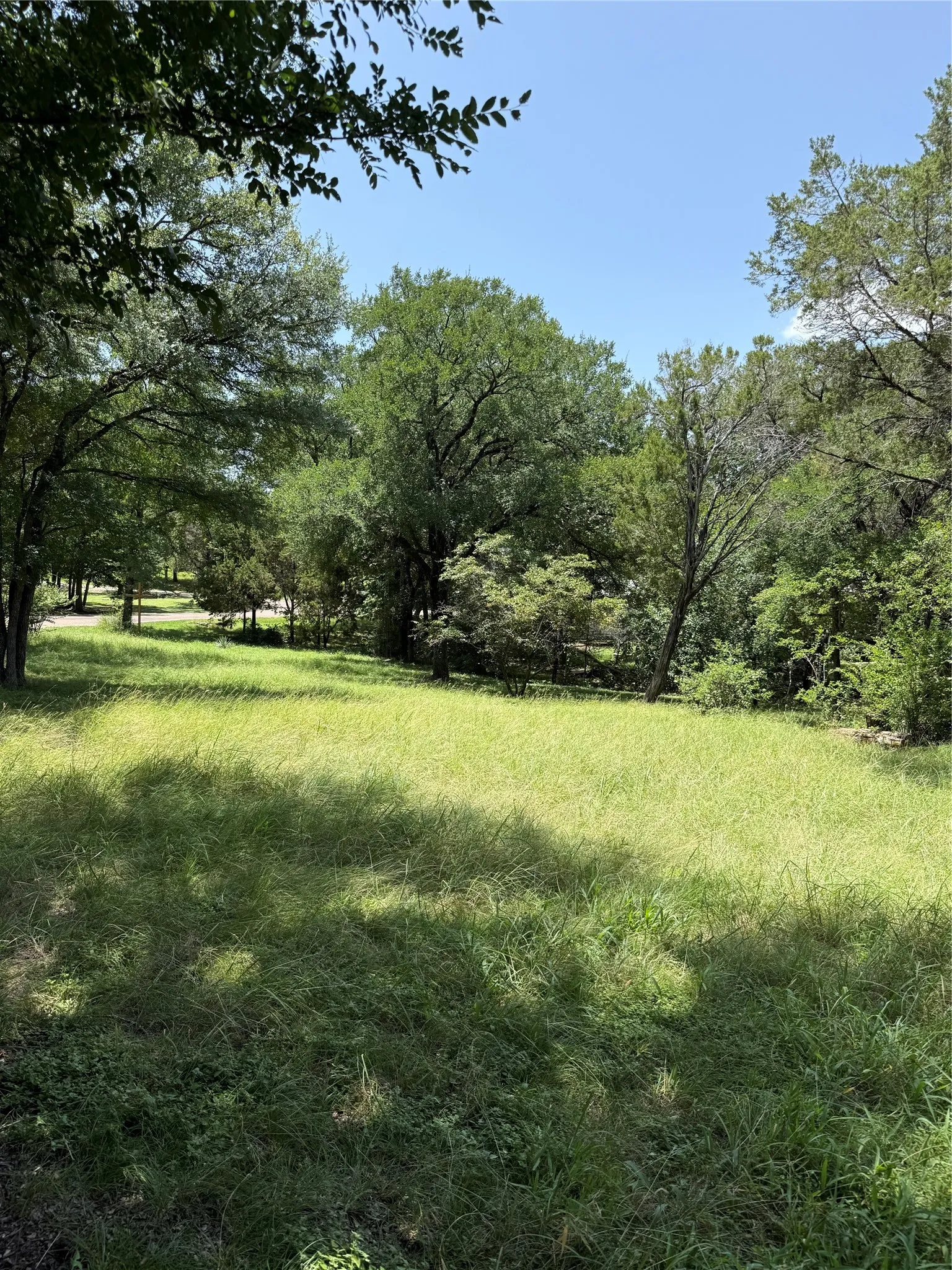 Single Family Residence For Sale in Johnson County , 9217 Indian Trail, Rio Vista, Texas 76093, 3 Bedroom, 3 Bathroom, 2 Garage spaces, 1,450 Sqft, built in 2001, Price $345,000, mls#21316813, Real Estate Agent in Rio Vista, Homes For Sale in Johnson county, Homes For Sale in Rio Vista, Realtor in Rio Vista Texas, Real Estate Brokerage Independent Realty Texas, Luminita Cordes Realtor