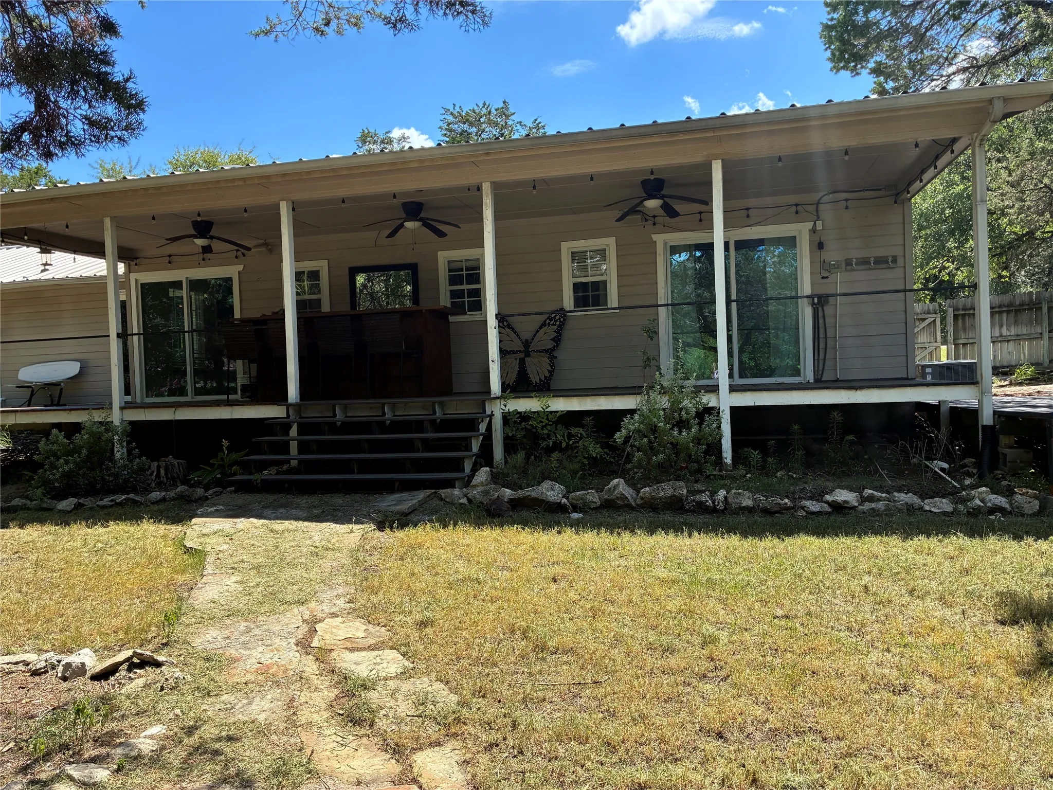 Single Family Residence For Sale in Johnson County , 9217 Indian Trail, Rio Vista, Texas 76093, 3 Bedroom, 3 Bathroom, 2 Garage spaces, 1,450 Sqft, built in 2001, Price $345,000, mls#21316813, Real Estate Agent in Rio Vista, Homes For Sale in Johnson county, Homes For Sale in Rio Vista, Realtor in Rio Vista Texas, Real Estate Brokerage Independent Realty Texas, Luminita Cordes Realtor