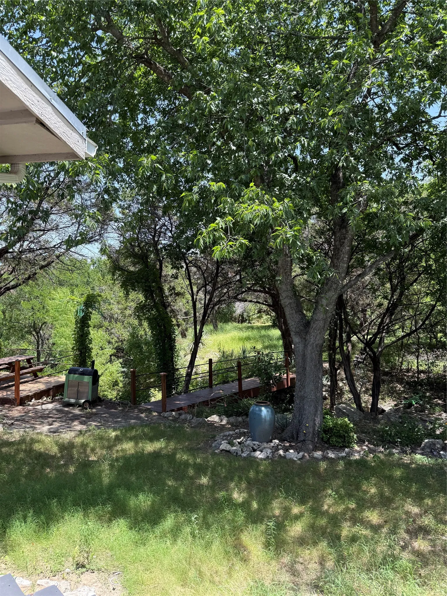 Single Family Residence For Sale in Johnson County , 9217 Indian Trail, Rio Vista, Texas 76093, 3 Bedroom, 3 Bathroom, 2 Garage spaces, 1,450 Sqft, built in 2001, Price $345,000, mls#21316813, Real Estate Agent in Rio Vista, Homes For Sale in Johnson county, Homes For Sale in Rio Vista, Realtor in Rio Vista Texas, Real Estate Brokerage Independent Realty Texas, Luminita Cordes Realtor