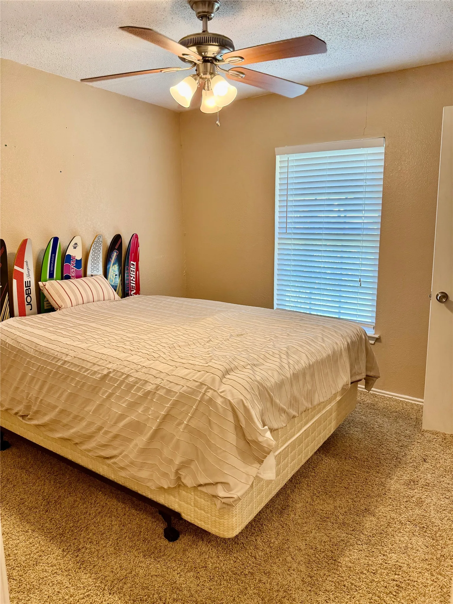 Single Family Residence For Sale in Johnson County , 9217 Indian Trail, Rio Vista, Texas 76093, 3 Bedroom, 3 Bathroom, 2 Garage spaces, 1,450 Sqft, built in 2001, Price $345,000, mls#21316813, Real Estate Agent in Rio Vista, Homes For Sale in Johnson county, Homes For Sale in Rio Vista, Realtor in Rio Vista Texas, Real Estate Brokerage Independent Realty Texas, Luminita Cordes Realtor