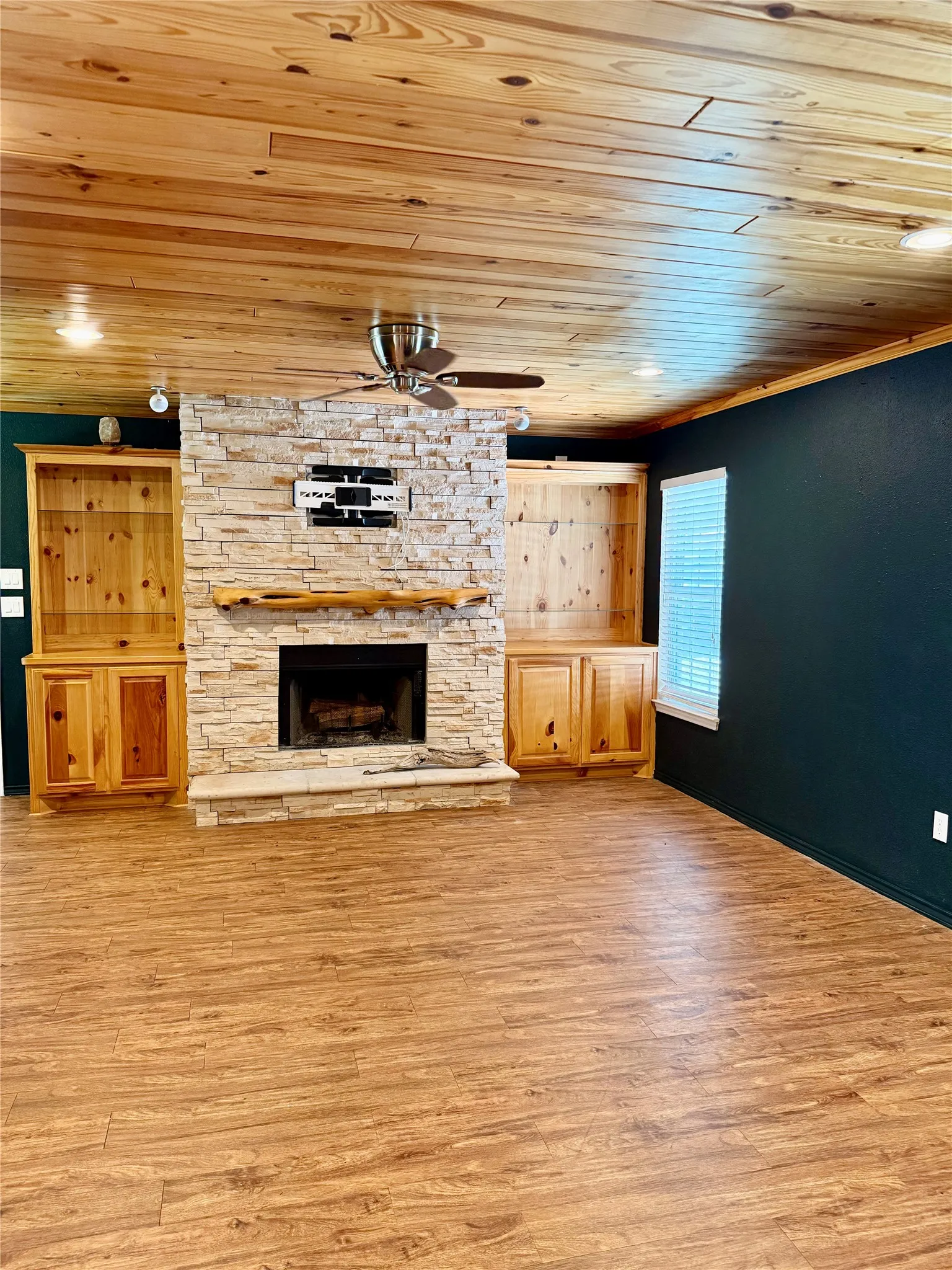Single Family Residence For Sale in Johnson County , 9217 Indian Trail, Rio Vista, Texas 76093, 3 Bedroom, 3 Bathroom, 2 Garage spaces, 1,450 Sqft, built in 2001, Price $345,000, mls#21316813, Real Estate Agent in Rio Vista, Homes For Sale in Johnson county, Homes For Sale in Rio Vista, Realtor in Rio Vista Texas, Real Estate Brokerage Independent Realty Texas, Luminita Cordes Realtor