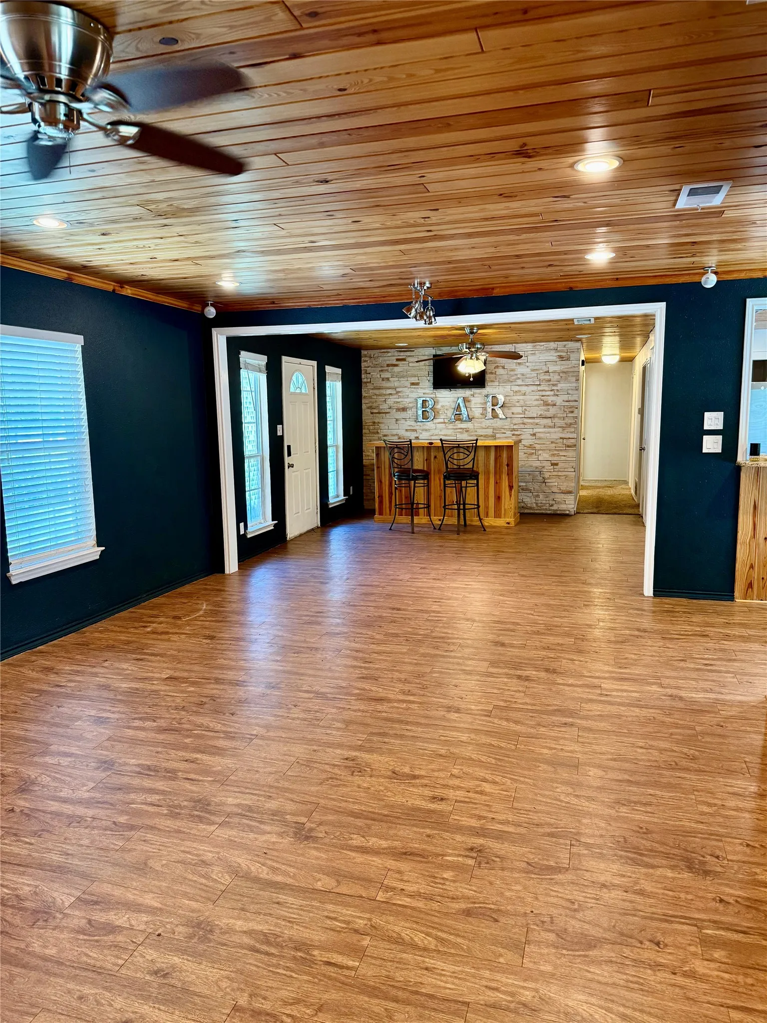Single Family Residence For Sale in Johnson County , 9217 Indian Trail, Rio Vista, Texas 76093, 3 Bedroom, 3 Bathroom, 2 Garage spaces, 1,450 Sqft, built in 2001, Price $345,000, mls#21316813, Real Estate Agent in Rio Vista, Homes For Sale in Johnson county, Homes For Sale in Rio Vista, Realtor in Rio Vista Texas, Real Estate Brokerage Independent Realty Texas, Luminita Cordes Realtor