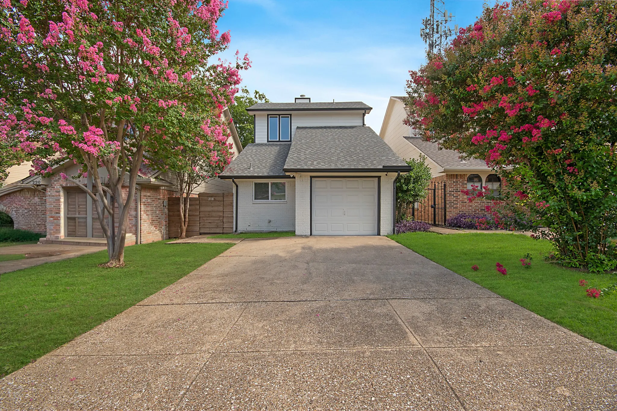 Single Family Residence For Sale in Rockwall County , 218 Saint Marys Place, Rockwall, Texas 75087, 3 Bedroom, 2 Bathroom, 1 Garage spaces, 1,161 Sqft, built in 1984, mls#21309637, Real Estate Agent in Rockwall, Homes For Sale in Rockwall county, Homes For Sale in Rockwall, Realtor in Rockwall Texas, Real Estate Brokerage Independent Realty Texas, Luminita Cordes Realtor