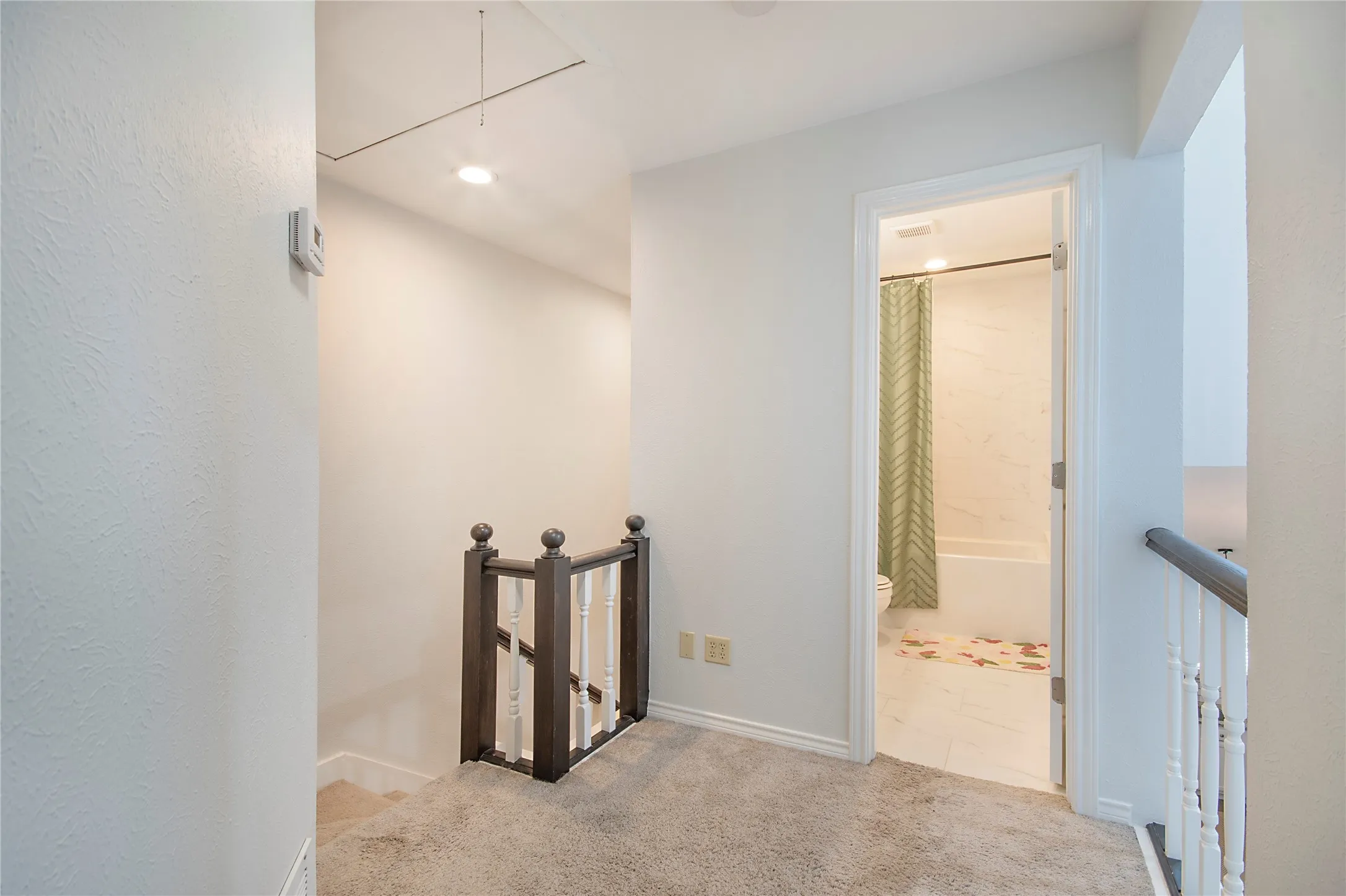 Single Family Residence For Sale in Rockwall County , 218 Saint Marys Place, Rockwall, Texas 75087, 3 Bedroom, 2 Bathroom, 1 Garage spaces, 1,161 Sqft, built in 1984, mls#21309637, Real Estate Agent in Rockwall, Homes For Sale in Rockwall county, Homes For Sale in Rockwall, Realtor in Rockwall Texas, Real Estate Brokerage Independent Realty Texas, Luminita Cordes Realtor