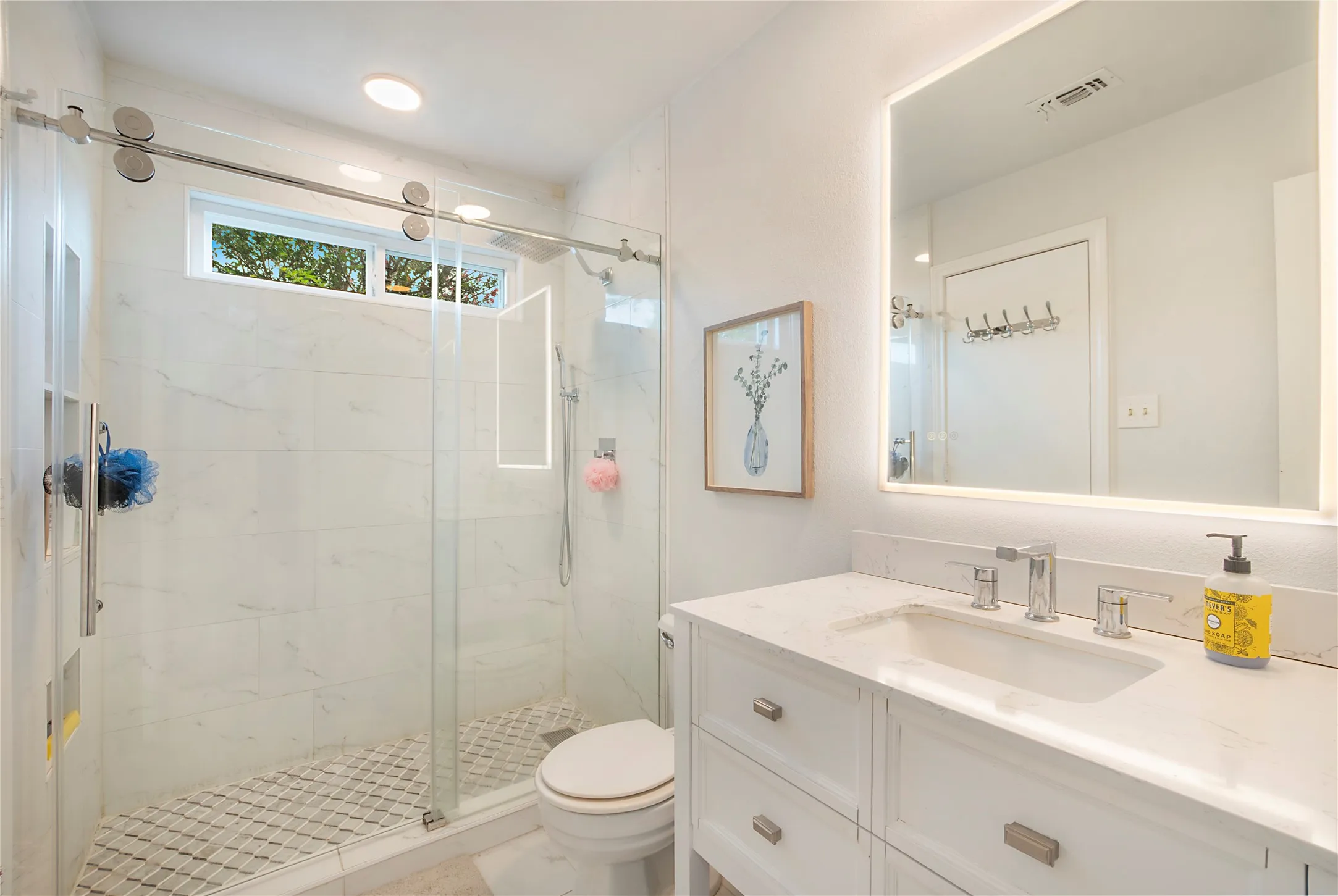 Single Family Residence For Sale in Rockwall County , 218 Saint Marys Place, Rockwall, Texas 75087, 3 Bedroom, 2 Bathroom, 1 Garage spaces, 1,161 Sqft, built in 1984, mls#21309637, Real Estate Agent in Rockwall, Homes For Sale in Rockwall county, Homes For Sale in Rockwall, Realtor in Rockwall Texas, Real Estate Brokerage Independent Realty Texas, Luminita Cordes Realtor