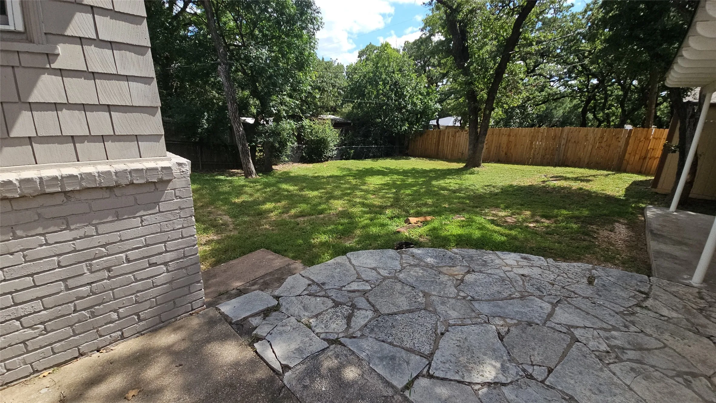 Single Family Residence For Sale in Tarrant County , 1712 Yolanda Drive, Fort Worth, Texas 76112, 3 Bedroom, 3 Bathroom, Garage spaces, 2,468 Sqft, built in 1953, mls#21309276, Real Estate Agent in Fort Worth, Homes For Sale in Tarrant county, Homes For Sale in Fort Worth, Realtor in Fort Worth Texas, Real Estate Brokerage Independent Realty Texas, Luminita Cordes Realtor