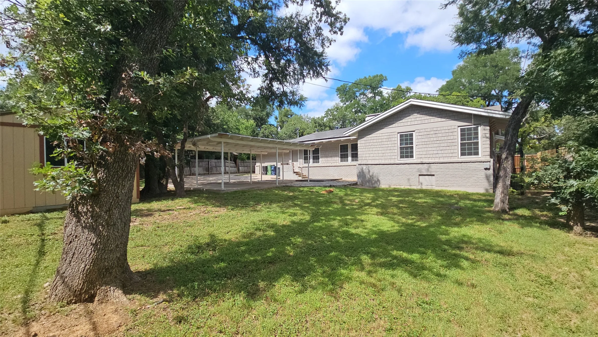 Single Family Residence For Sale in Tarrant County , 1712 Yolanda Drive, Fort Worth, Texas 76112, 3 Bedroom, 3 Bathroom, Garage spaces, 2,468 Sqft, built in 1953, mls#21309276, Real Estate Agent in Fort Worth, Homes For Sale in Tarrant county, Homes For Sale in Fort Worth, Realtor in Fort Worth Texas, Real Estate Brokerage Independent Realty Texas, Luminita Cordes Realtor