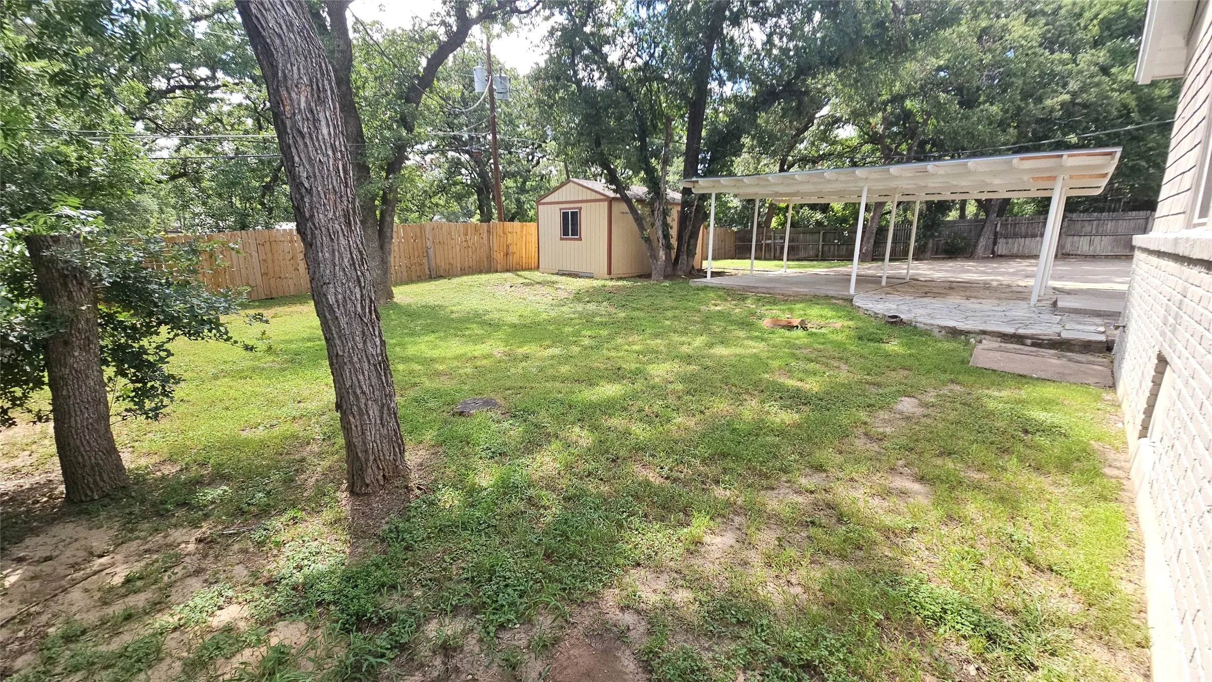 Single Family Residence For Sale in Tarrant County , 1712 Yolanda Drive, Fort Worth, Texas 76112, 3 Bedroom, 3 Bathroom, Garage spaces, 2,468 Sqft, built in 1953, mls#21309276, Real Estate Agent in Fort Worth, Homes For Sale in Tarrant county, Homes For Sale in Fort Worth, Realtor in Fort Worth Texas, Real Estate Brokerage Independent Realty Texas, Luminita Cordes Realtor
