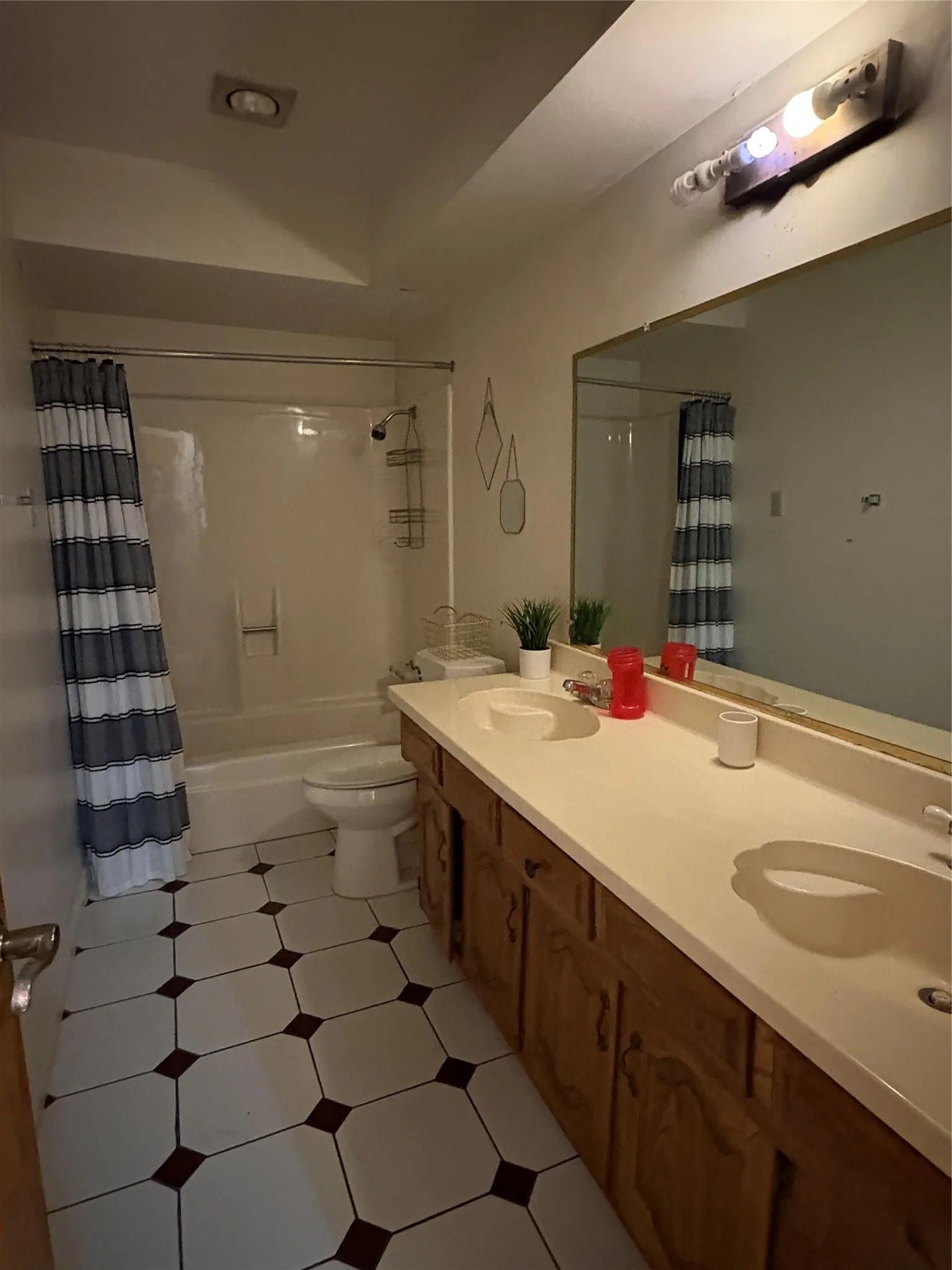 Single Family Residence For Sale in Dallas County , 702 Granada Drive, Duncanville, Texas 75116, 4 Bedroom, 2 Bathroom, 2 Garage spaces, 2,138 Sqft, built in 1970, mls#21317872, Real Estate Agent in Duncanville, Homes For Sale in Dallas county, Homes For Sale in Duncanville, Realtor in Duncanville Texas, Real Estate Brokerage Independent Realty Texas, Luminita Cordes Realtor
