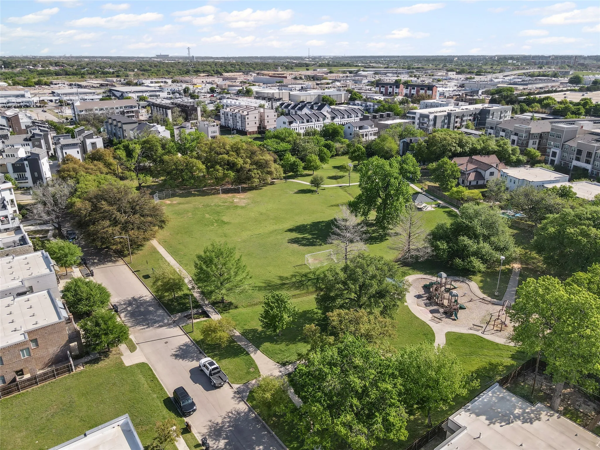 Single Family Residence For Sale in Tarrant County , 210 Wimberly Street, Fort Worth, Texas 76107, 3 Bedroom, 3 Bathroom, 2 Garage spaces, 2,081 Sqft, built in 2016, mls#21316054, Real Estate Agent in Fort Worth, Homes For Sale in Tarrant county, Homes For Sale in Fort Worth, Realtor in Fort Worth Texas, Real Estate Brokerage Independent Realty Texas, Luminita Cordes Realtor