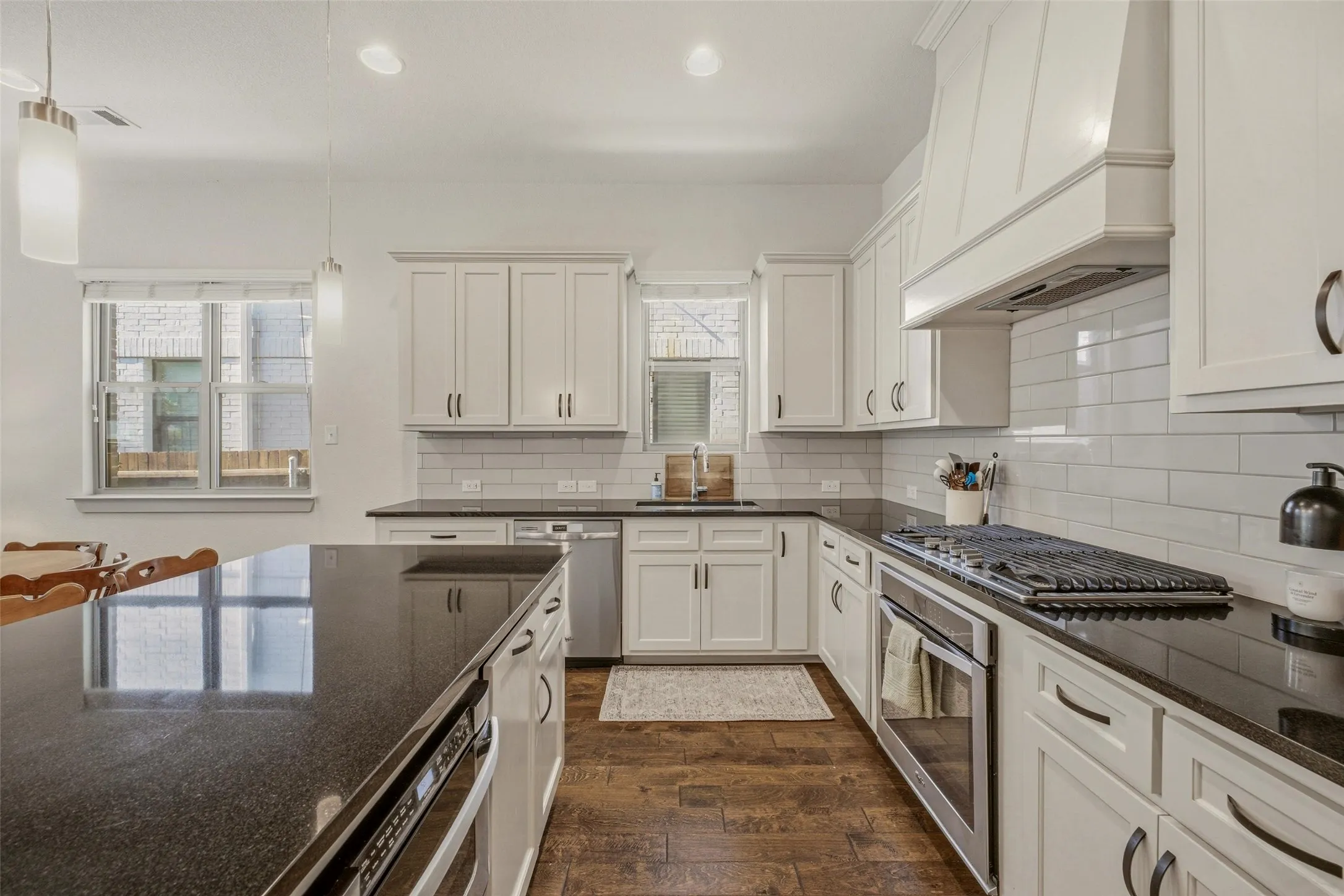 Single Family Residence For Sale in Tarrant County , 210 Wimberly Street, Fort Worth, Texas 76107, 3 Bedroom, 3 Bathroom, 2 Garage spaces, 2,081 Sqft, built in 2016, mls#21316054, Real Estate Agent in Fort Worth, Homes For Sale in Tarrant county, Homes For Sale in Fort Worth, Realtor in Fort Worth Texas, Real Estate Brokerage Independent Realty Texas, Luminita Cordes Realtor