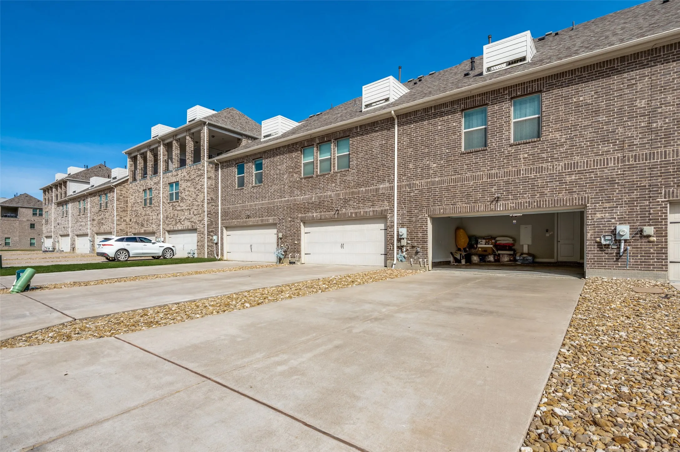 Townhouse For Sale in Dallas County , 1560 Windermere Way, Farmers Branch, Texas 75234, 3 Bedroom, 3 Bathroom, 2 Garage spaces, 1,823 Sqft, built in 2019, mls#21318069, Real Estate Agent in Farmers Branch, Homes For Sale in Dallas county, Homes For Sale in Farmers Branch, Realtor in Farmers Branch Texas, Real Estate Brokerage Independent Realty Texas, Luminita Cordes Realtor