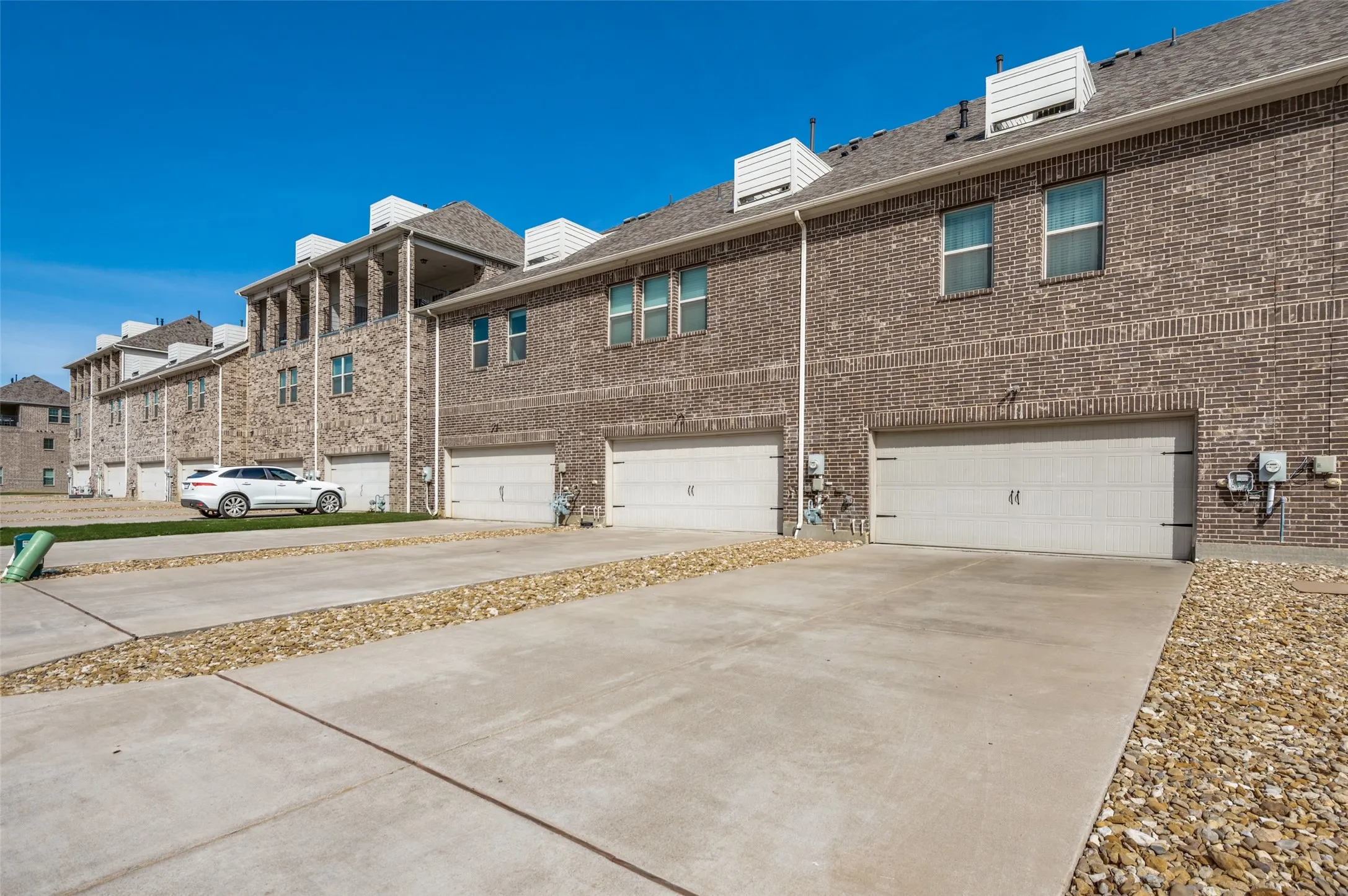 Townhouse For Sale in Dallas County , 1560 Windermere Way, Farmers Branch, Texas 75234, 3 Bedroom, 3 Bathroom, 2 Garage spaces, 1,823 Sqft, built in 2019, mls#21318069, Real Estate Agent in Farmers Branch, Homes For Sale in Dallas county, Homes For Sale in Farmers Branch, Realtor in Farmers Branch Texas, Real Estate Brokerage Independent Realty Texas, Luminita Cordes Realtor