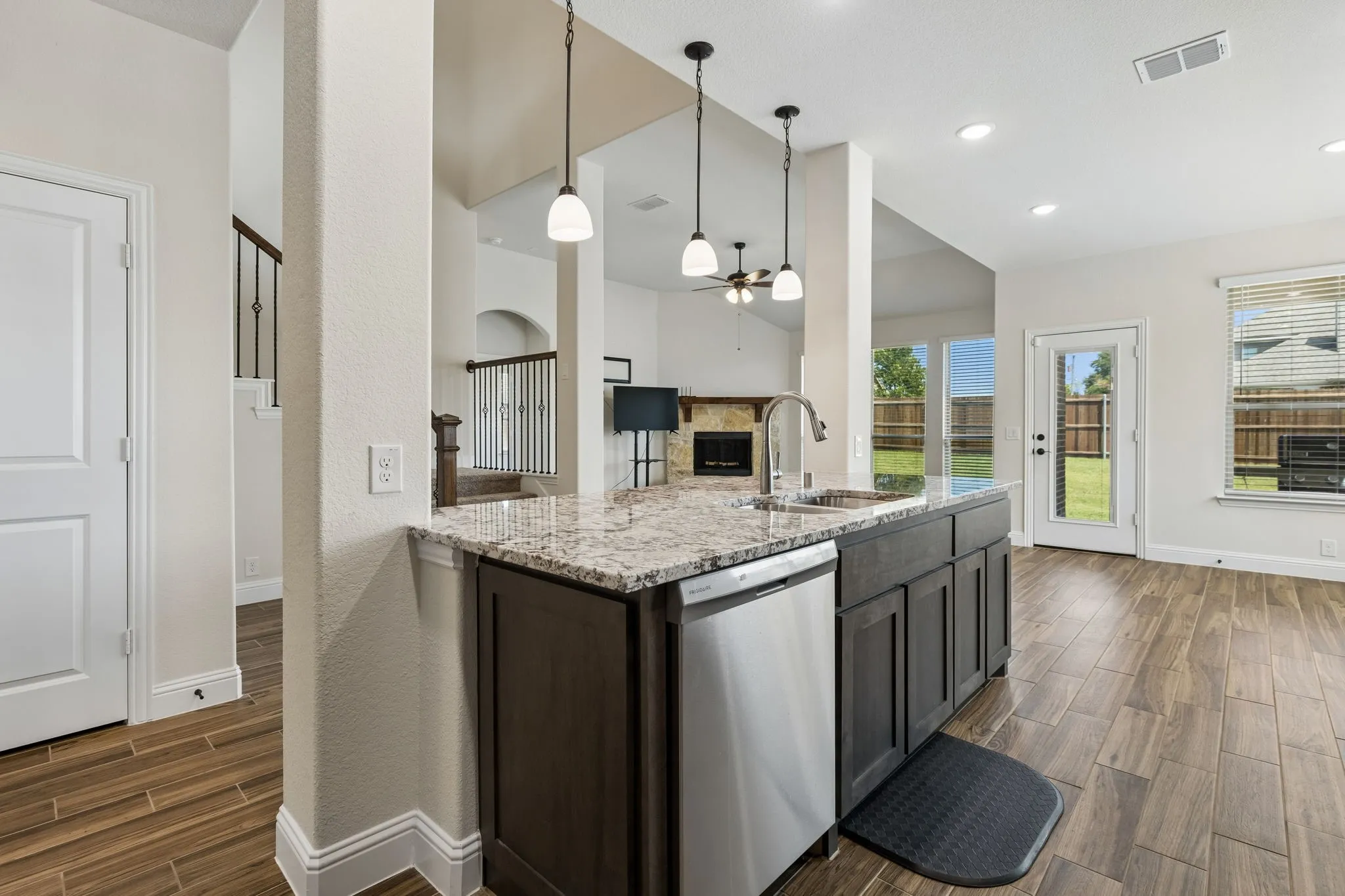 Single Family Residence For Sale in Dallas County , 6517 Harwich Drive, Mesquite, Texas 75181, 5 Bedroom, 4 Bathroom, 3 Garage spaces, 3,431 Sqft, built in 2023, mls#21314168, Real Estate Agent in Mesquite, Homes For Sale in Dallas county, Homes For Sale in Mesquite, Realtor in Mesquite Texas, Real Estate Brokerage Independent Realty Texas, Luminita Cordes Realtor