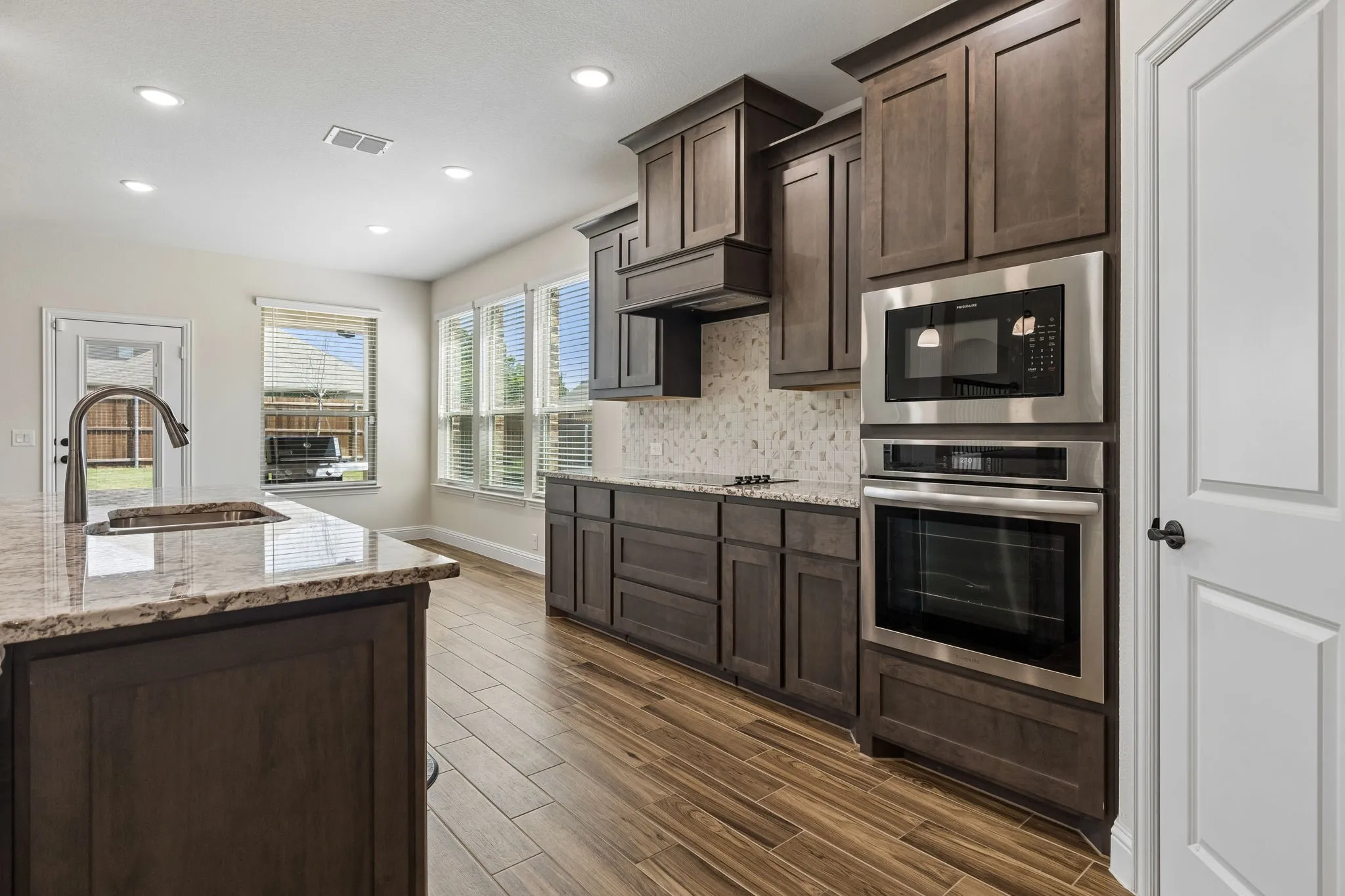 Single Family Residence For Sale in Dallas County , 6517 Harwich Drive, Mesquite, Texas 75181, 5 Bedroom, 4 Bathroom, 3 Garage spaces, 3,431 Sqft, built in 2023, mls#21314168, Real Estate Agent in Mesquite, Homes For Sale in Dallas county, Homes For Sale in Mesquite, Realtor in Mesquite Texas, Real Estate Brokerage Independent Realty Texas, Luminita Cordes Realtor
